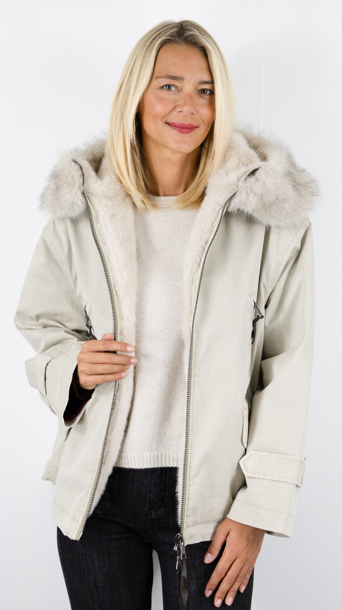 PARKA COURTE EVASEE AVEC CAPUCHE EN FAUSSE FOURRURE POUR FEMME  BLONDE N°8 BELLA 316 KITT ECRU