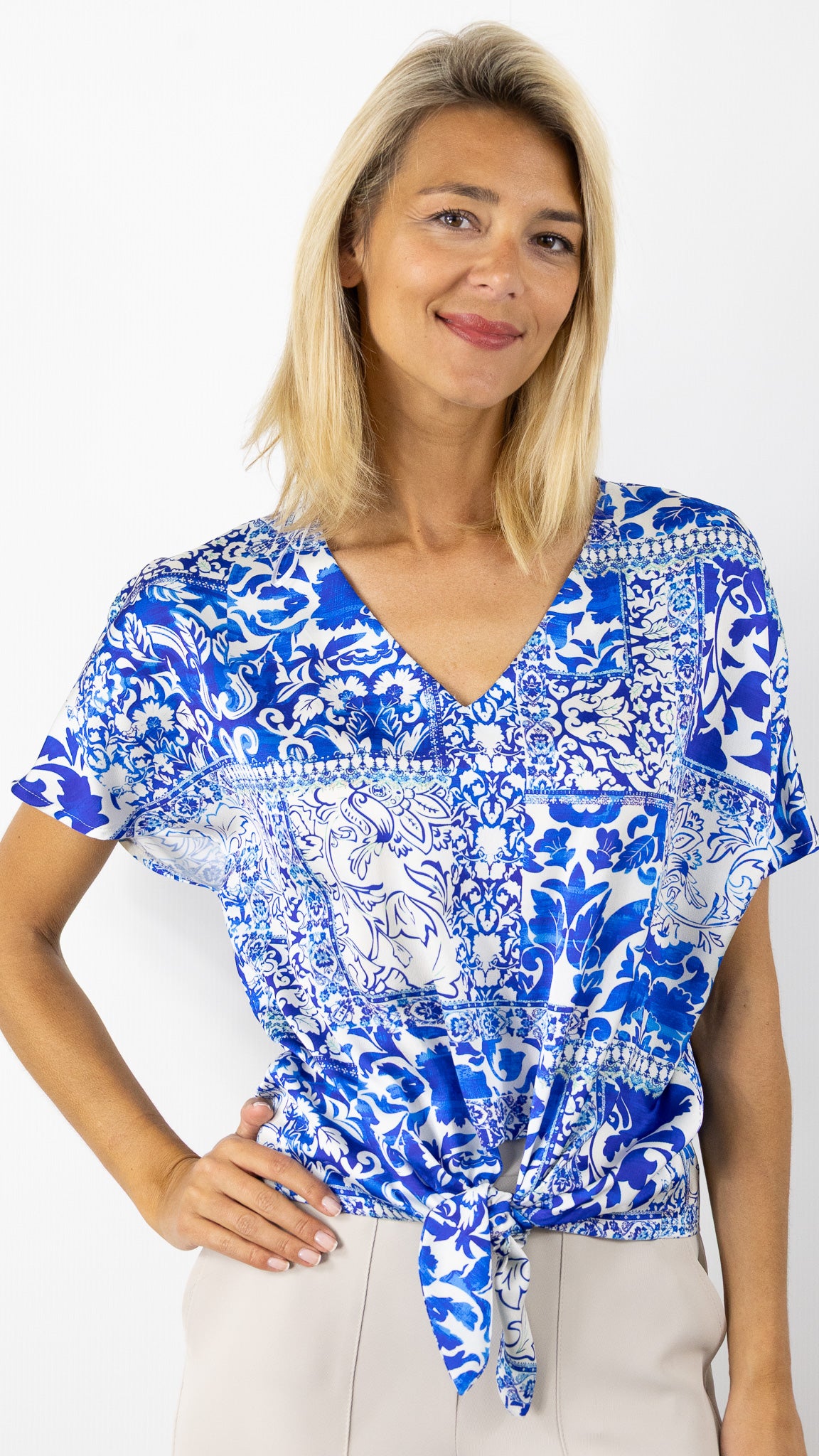 TOP FLUIDE A NOUER MANCHES COURTES IMPRIME CACHEMIRE BLEU ELECTRIQUE EMA BLUE'S JASMIN