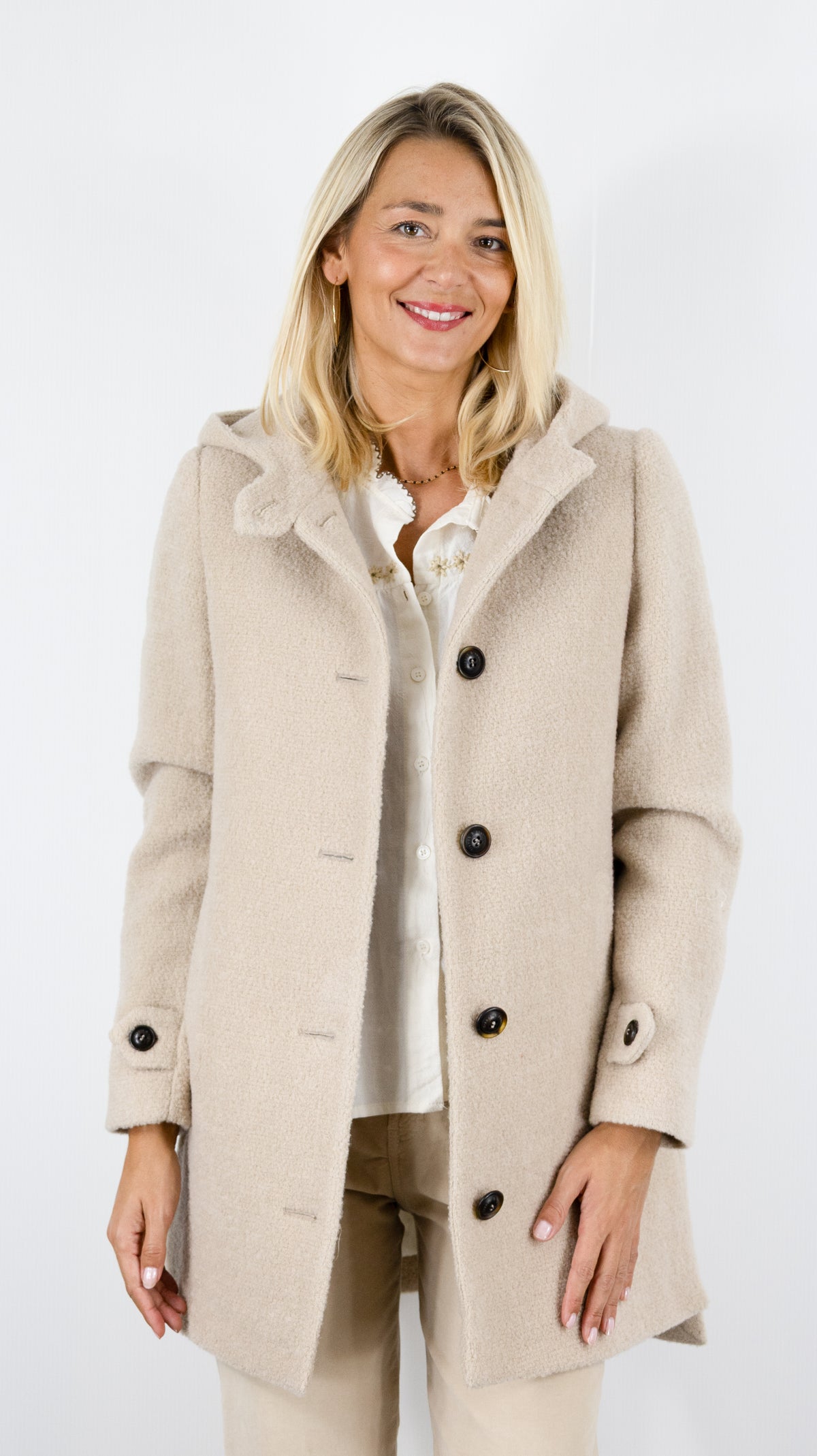 MANTEAU EN LAINE COUPE TRAPEZE POUR FEMME BEIGE SABLE TRENCH AND COAT NEFLIER AWLE 