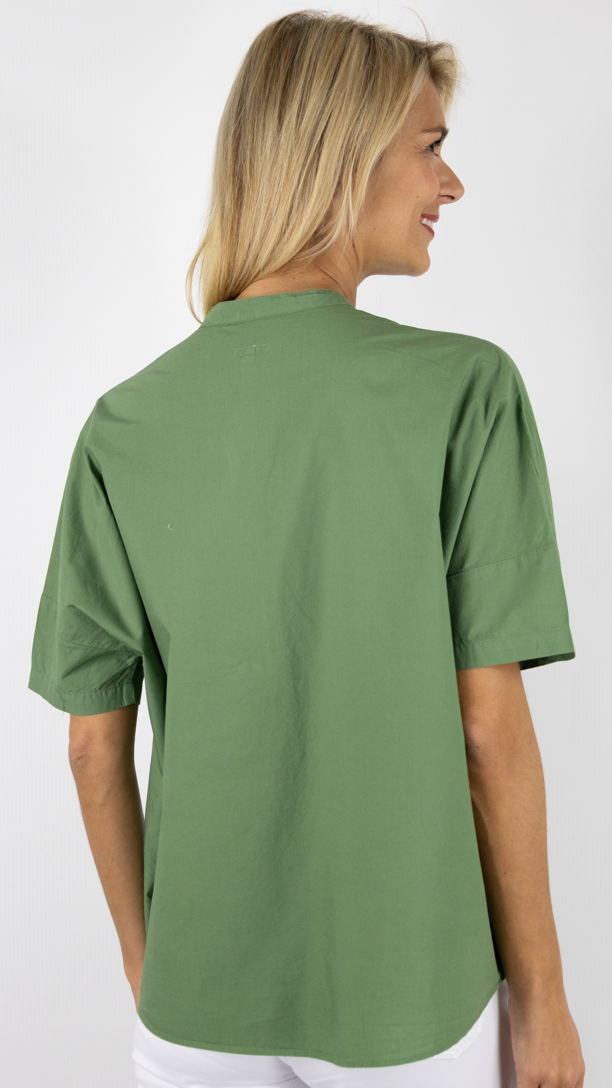 CHEMISE AMPLE MANCHES COURTES EN POPELINE DE COTON BENSIMON LANICA VERT#COLOR_TREFLE