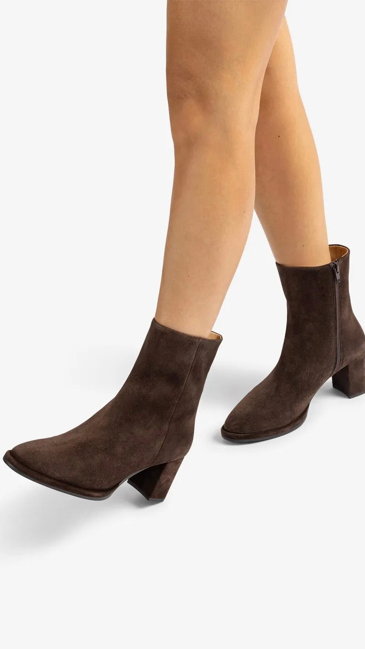 BOOTS A TALONS EN DAIM MARRON UNISA LEBIT_BS
