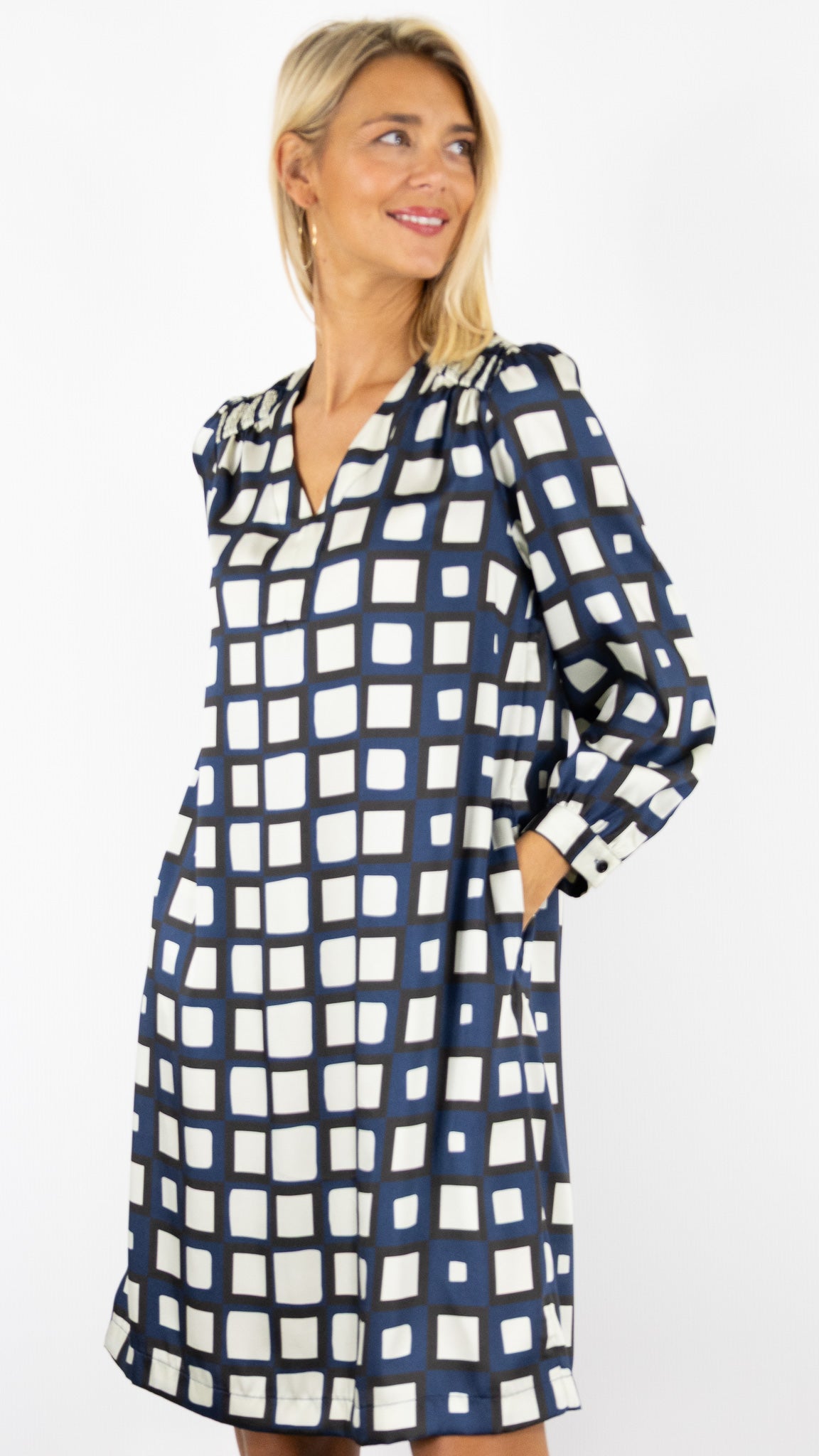 ROBE IMPRIMEE A CARREAUX MARINE NOIR POUR FEMME ROBE HABILLEE CEREMONIE GERARD DAREL LEONIE DCR18 C181