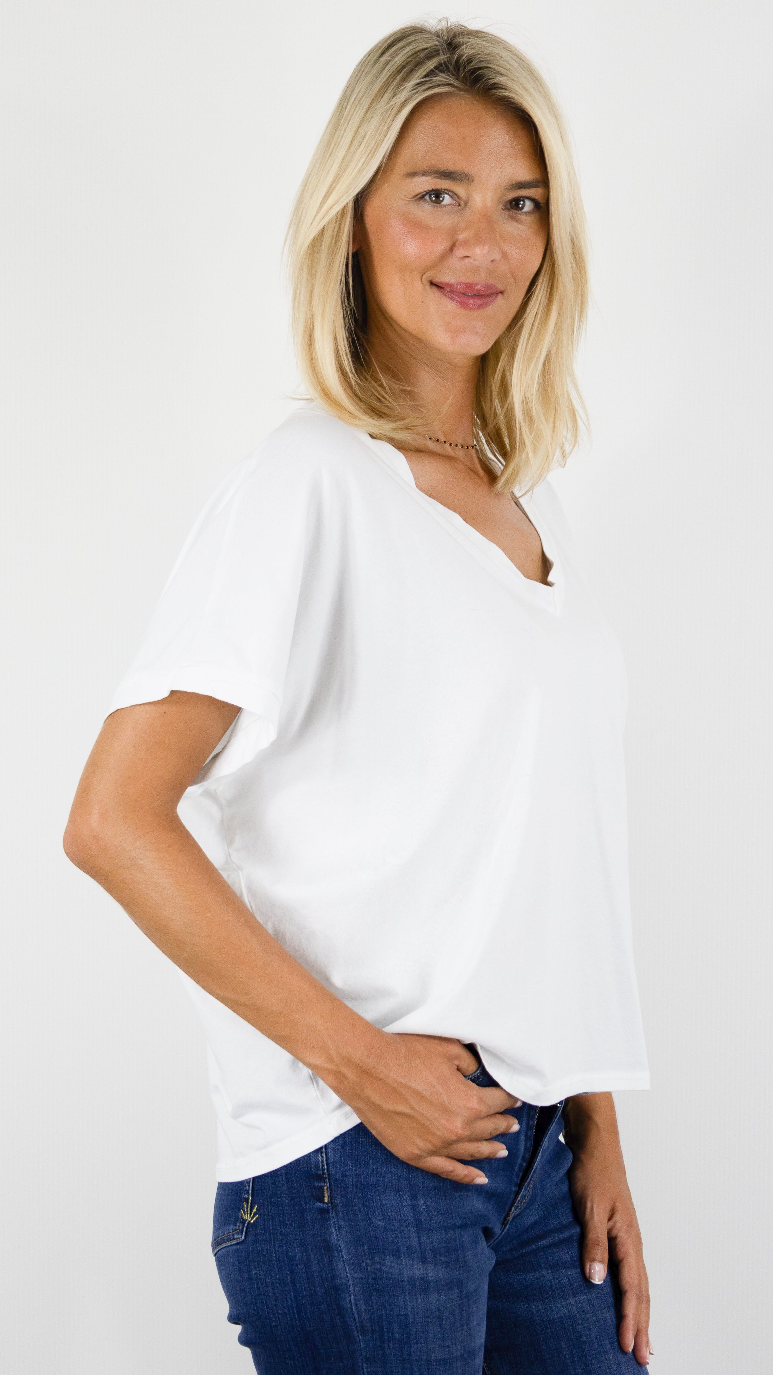 TEE-SHIRT V AMPLE EN COTON BLANC POUR FEMME LUK AP LK0037 H27#COLOR_BLANC 
