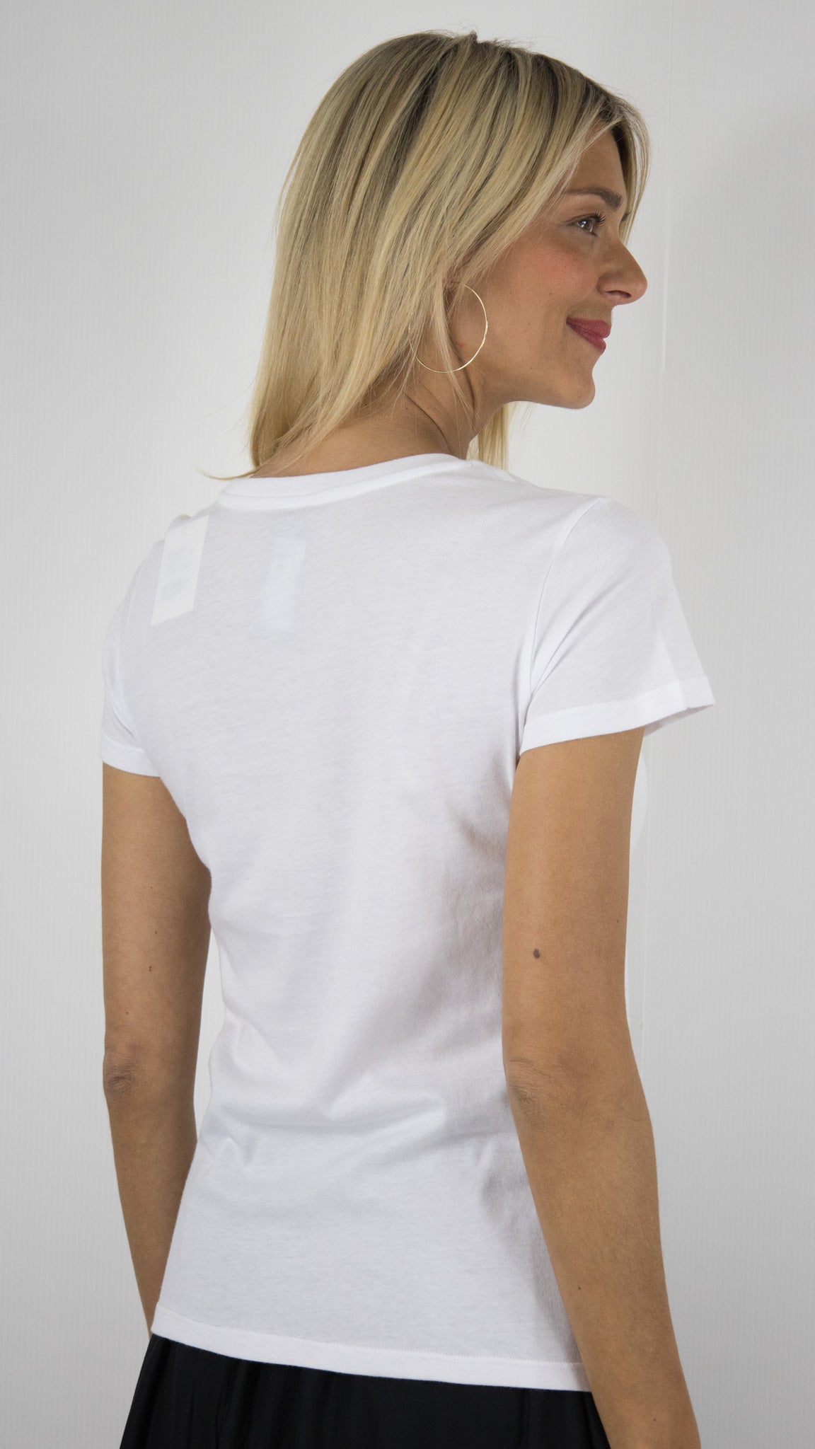 TEE SHIRT COL V MANCHES COURTES EN COTON MAJESTIC #COLOR_001/BLANC