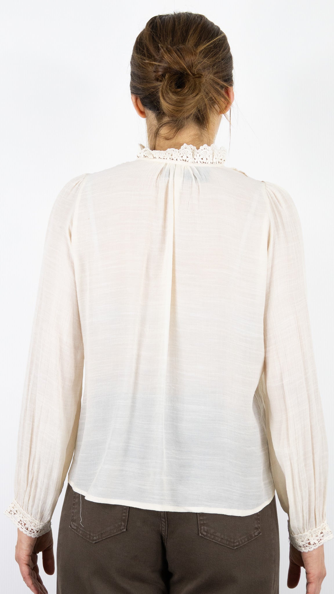 BLOUSE VOLANTEE FLUIDE EN DENTELLE IT HIPPIE M869/329#COLOR_ECRU