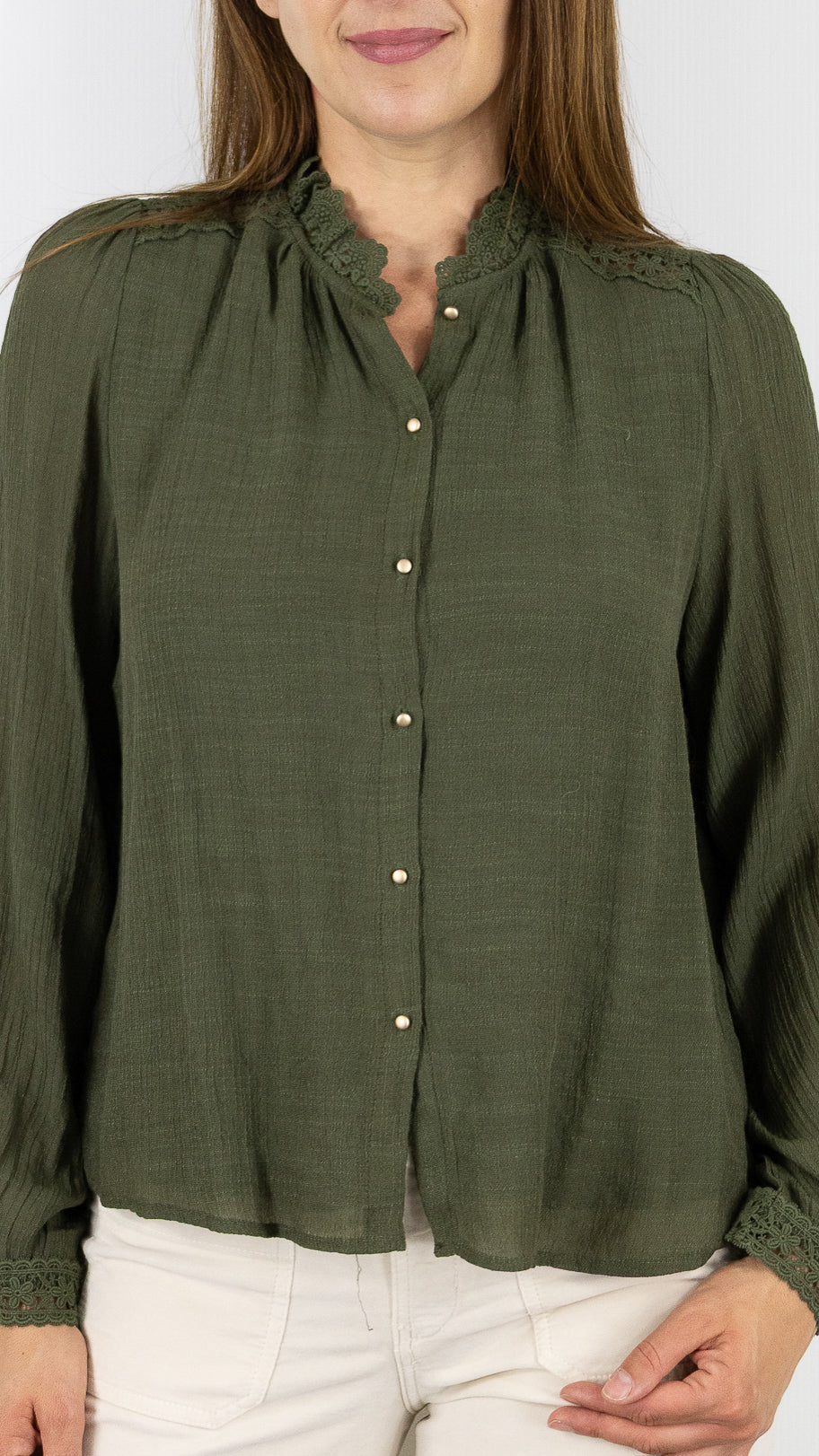 BLOUSE VOLANTEE FLUIDE EN DENTELLE IT HIPPIE M869/329#COLOR_KAKI