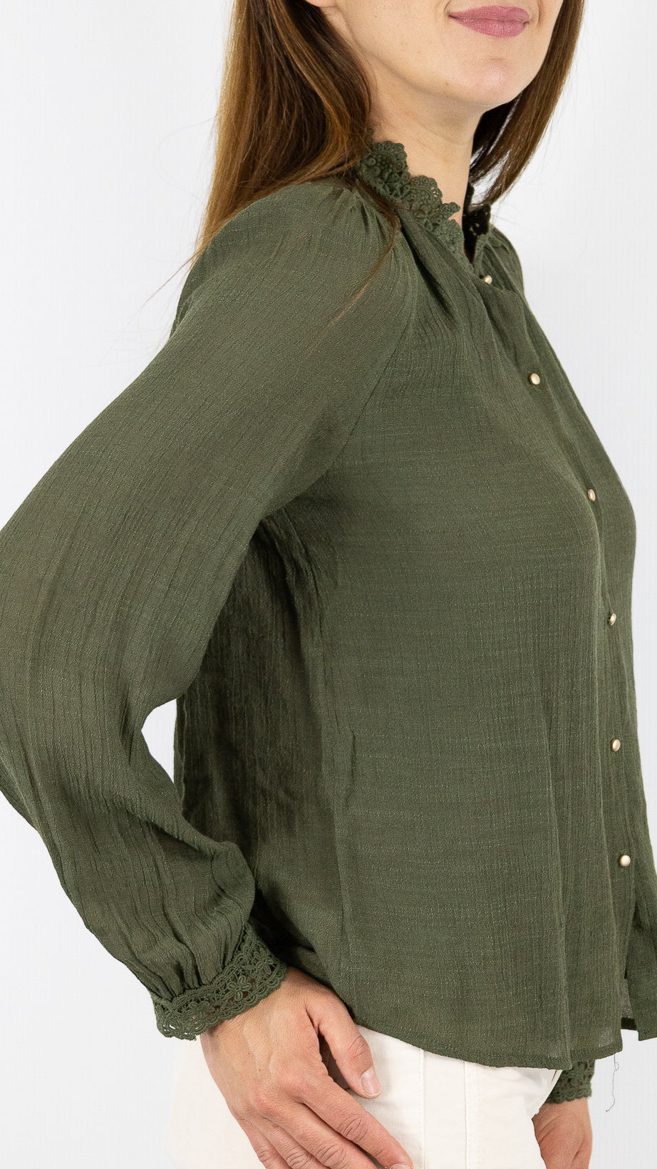 BLOUSE VOLANTEE FLUIDE EN DENTELLE IT HIPPIE M869/329#COLOR_KAKI