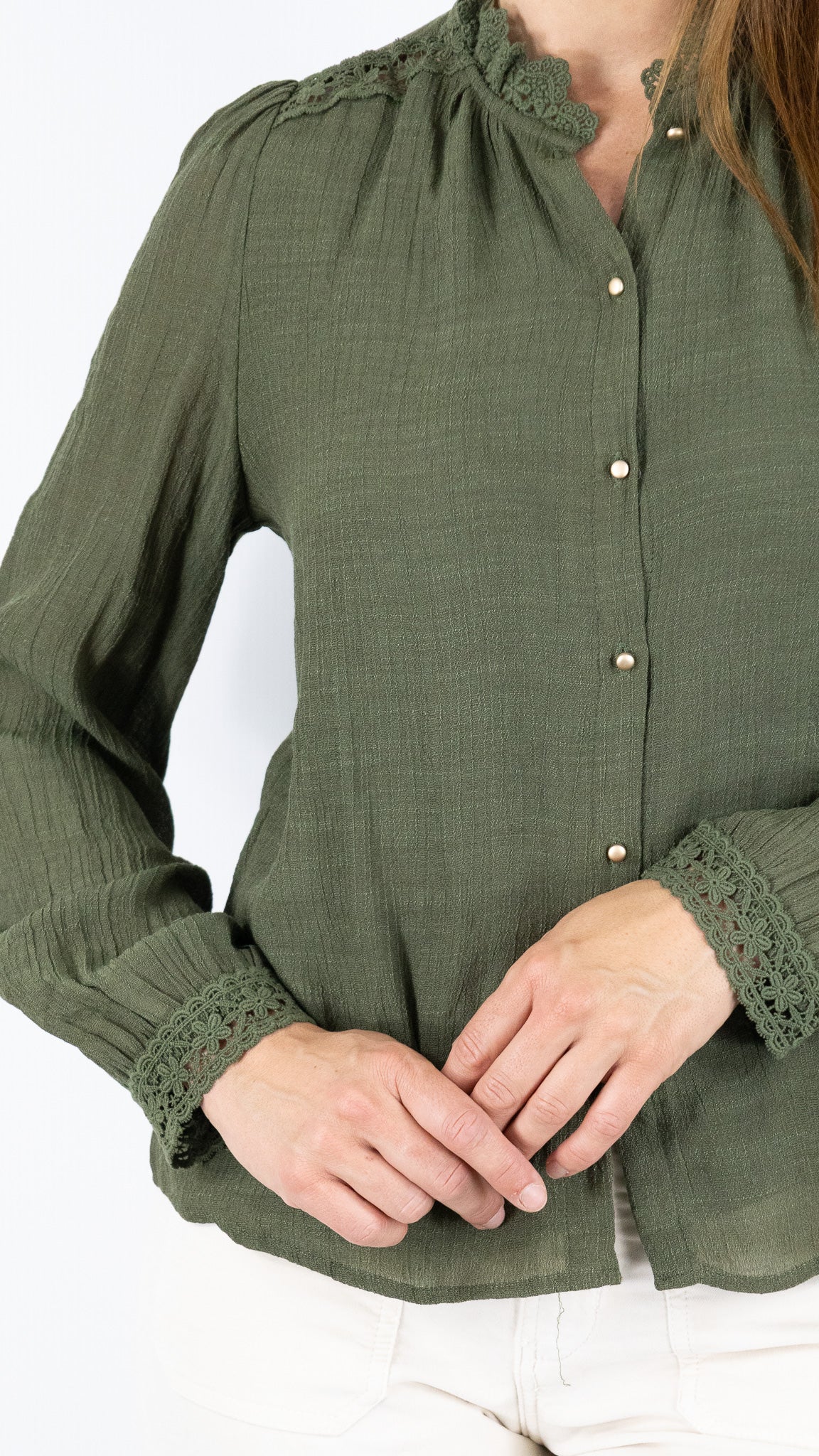 BLOUSE VOLANTEE FLUIDE EN DENTELLE IT HIPPIE M869/329#COLOR_KAKI