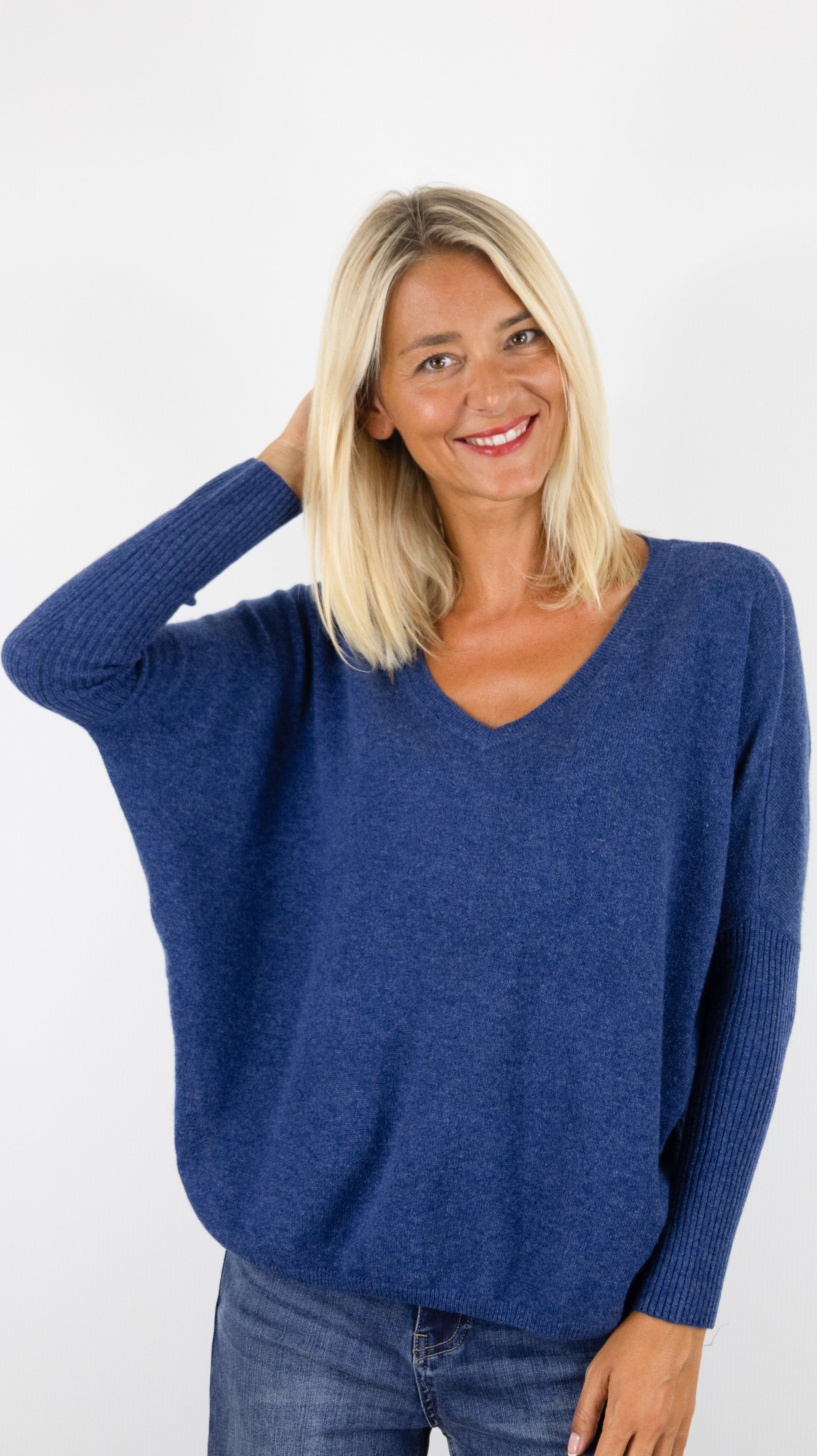 PULL OVERSIZE COL V POUR FEMME EN CACHEMIRE NOT SHY FAUSTINE#COLOR_ENCRE/INDIGO