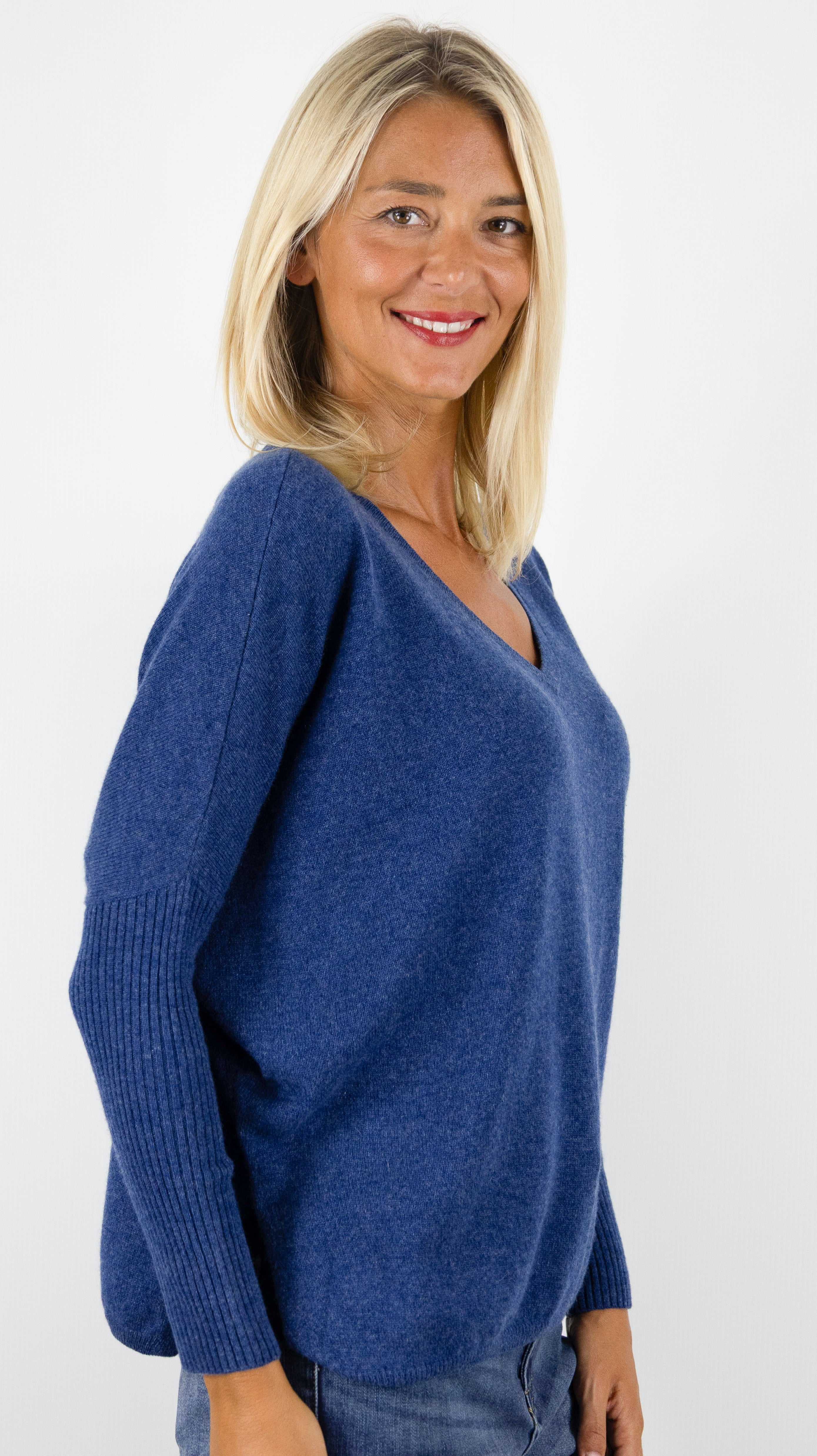 PULL OVERSIZE COL V POUR FEMME EN CACHEMIRE NOT SHY FAUSTINE#COLOR_ENCRE/INDIGO
