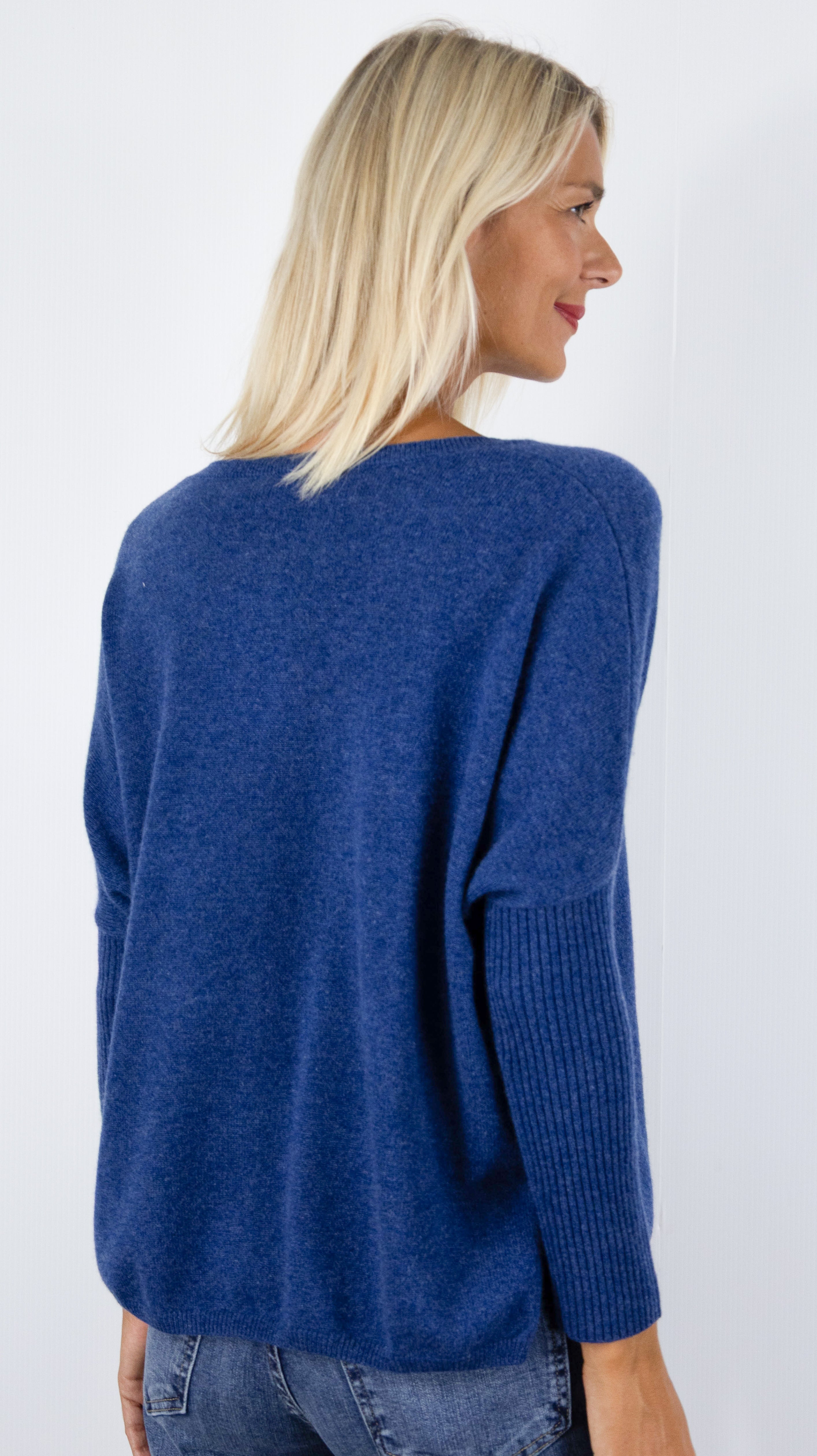 PULL OVERSIZE COL V POUR FEMME EN CACHEMIRE NOT SHY FAUSTINE#COLOR_ENCRE/INDIGO