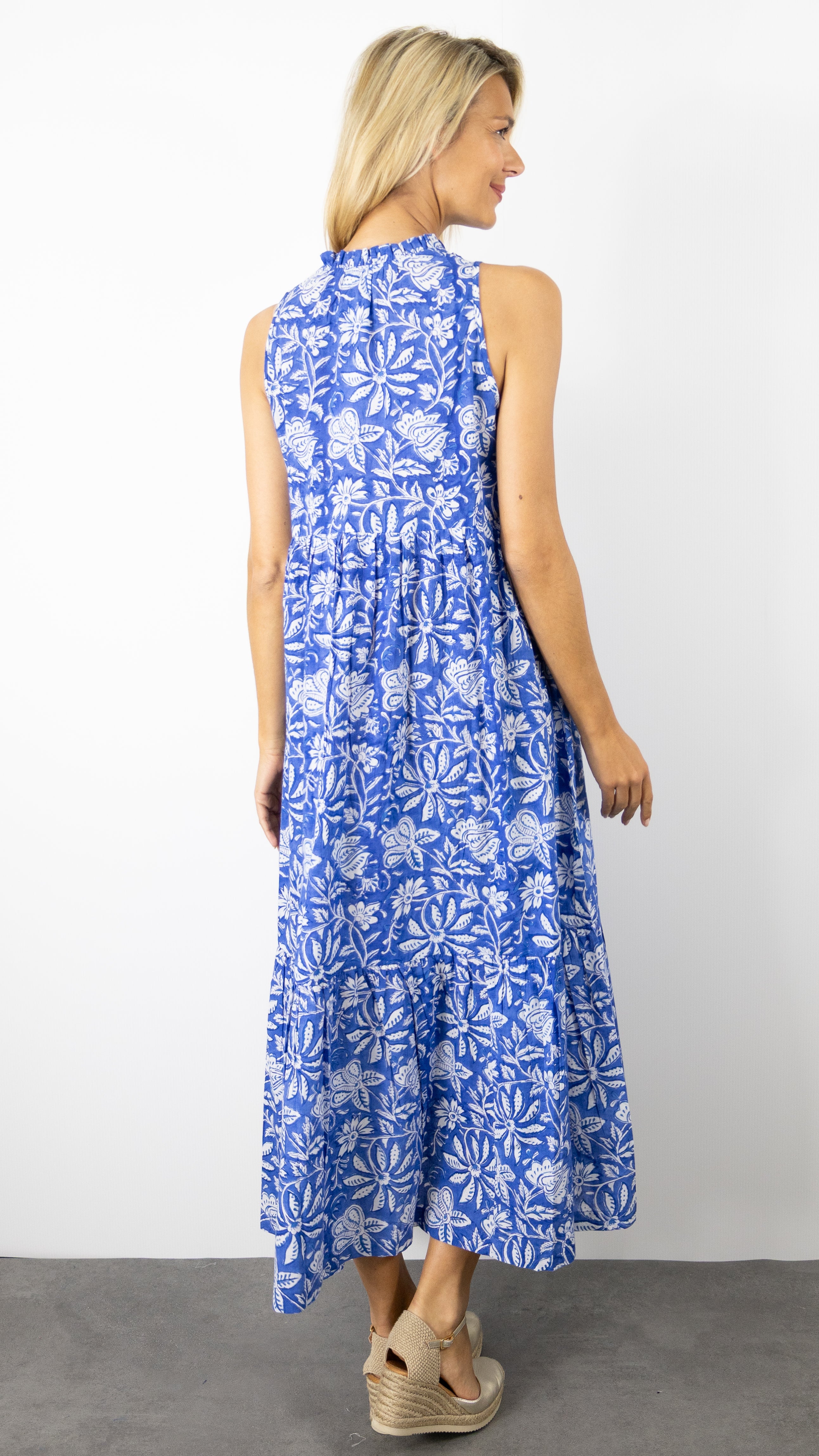 ROBE V LONGUE EN COTON VOLANTES VOUS MARIA IMPRIME BLEU ELECTRIQUE