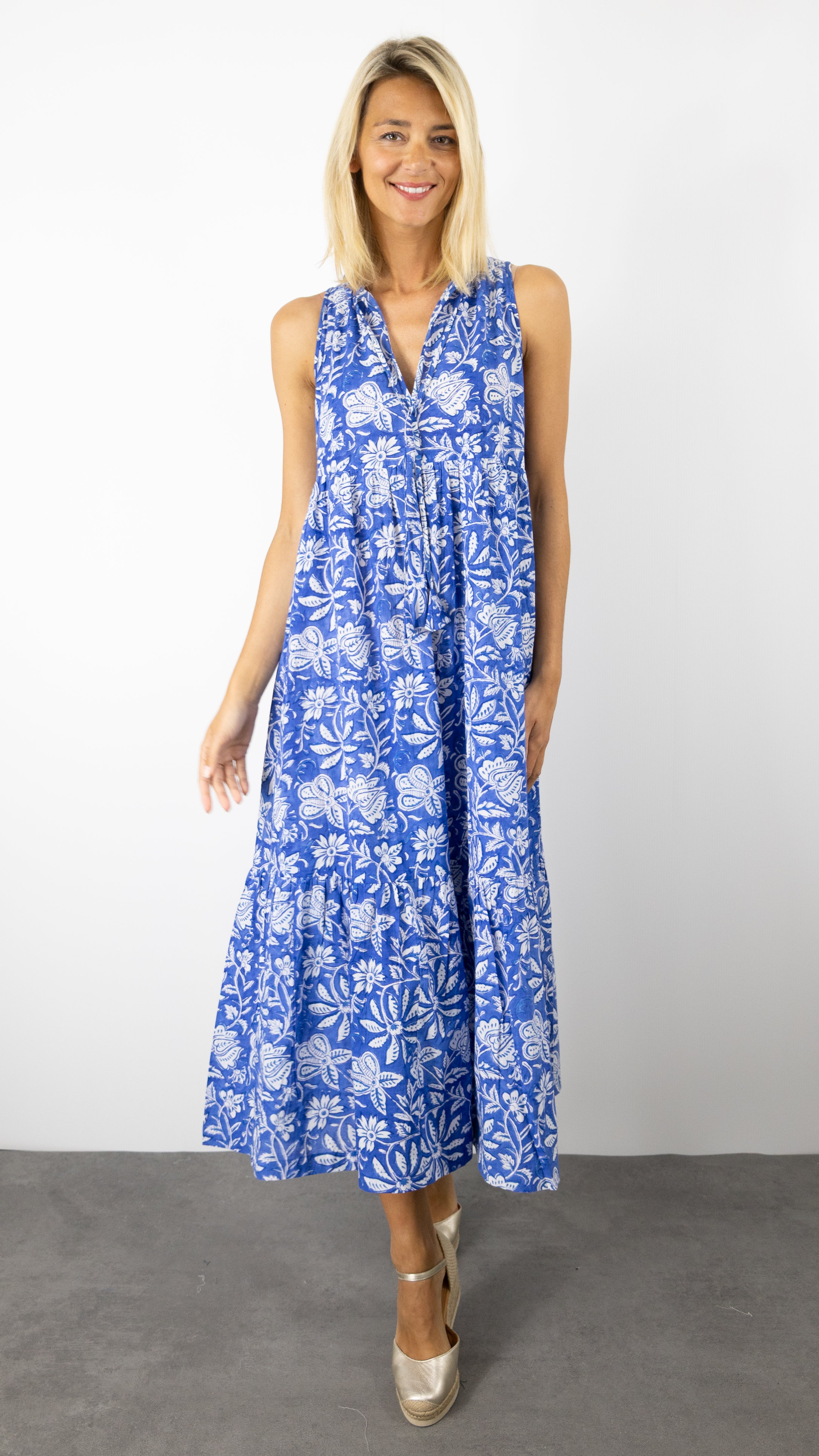 ROBE V LONGUE EN COTON VOLANTES VOUS MARIA IMPRIME BLEU ELECTRIQUE