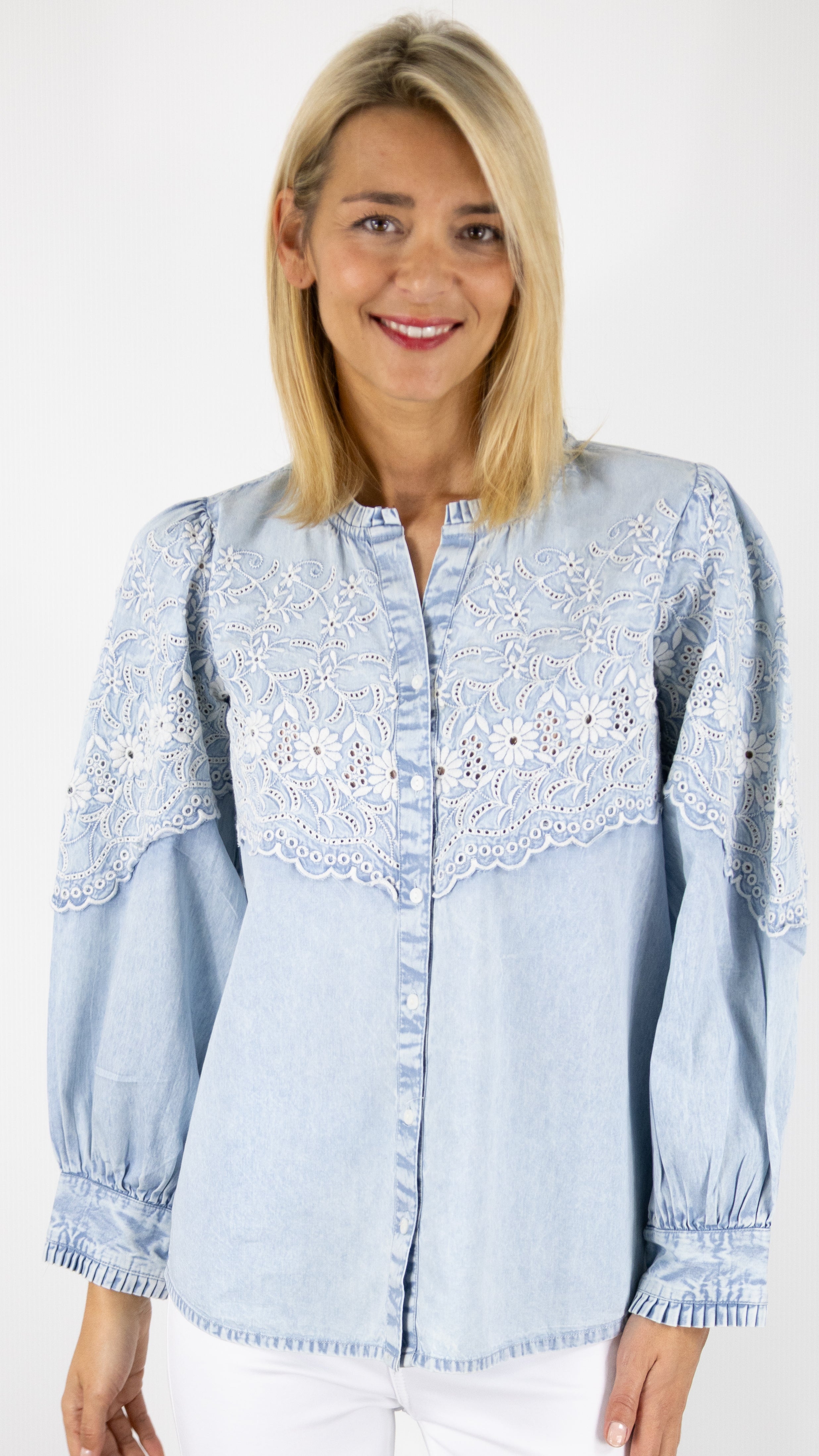 CHEMISE BRODEE CIEL ET CHAMBRAY STUDIO PARISIEN MIA 