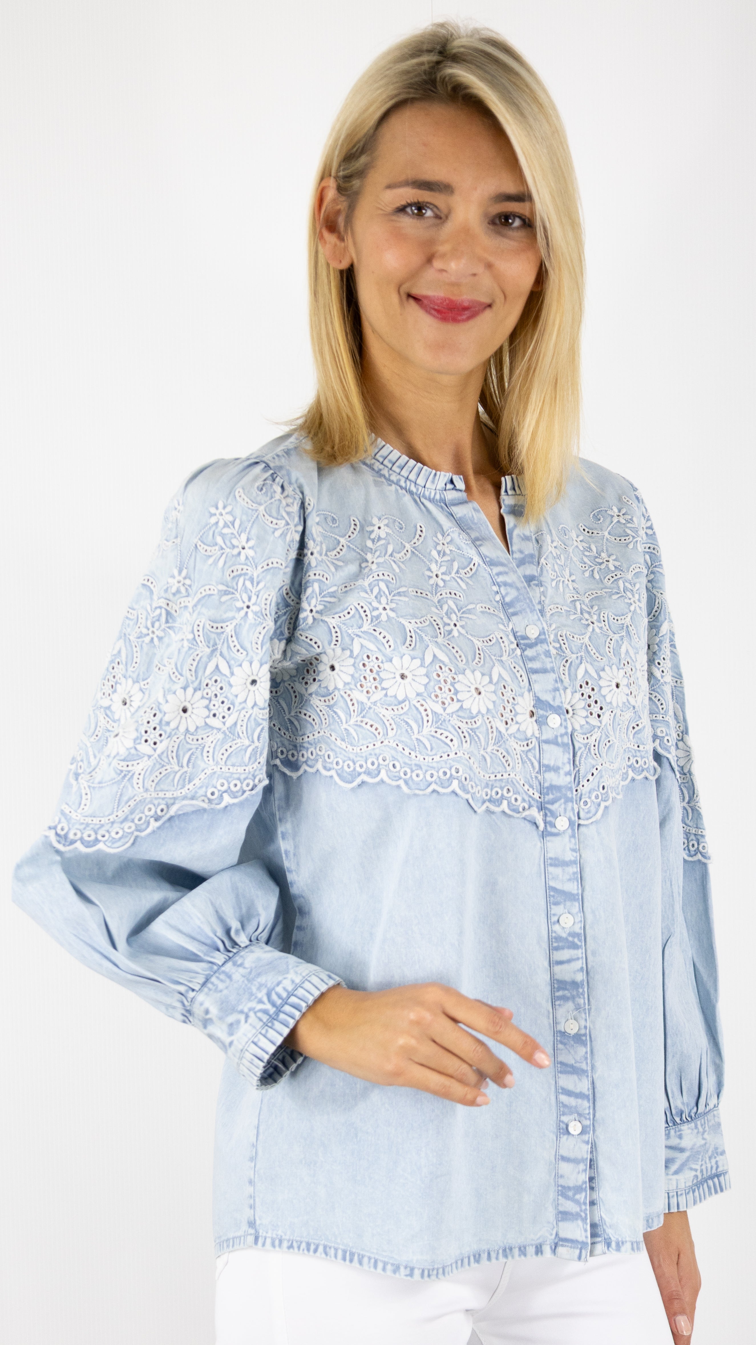 CHEMISE BRODEE CIEL ET CHAMBRAY STUDIO PARISIEN MIA 