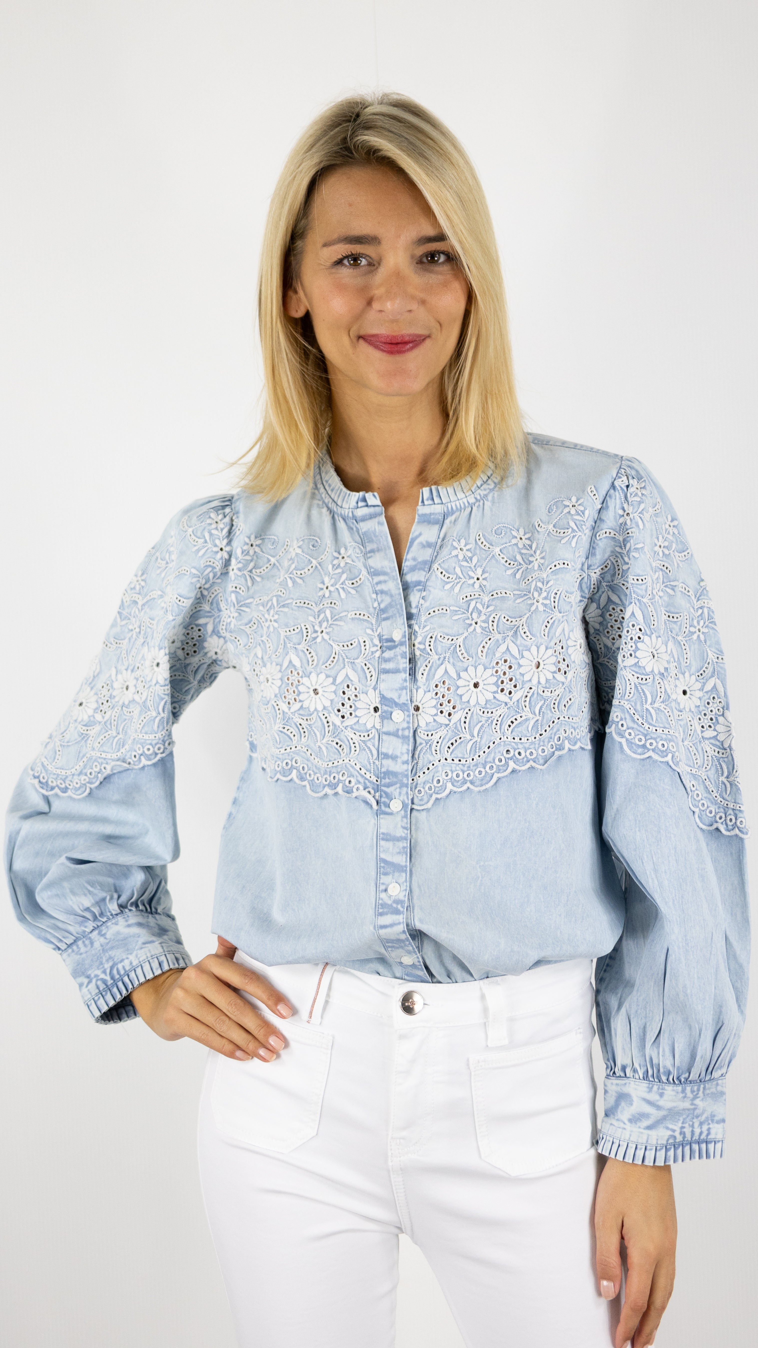 CHEMISE BRODEE CIEL ET CHAMBRAY STUDIO PARISIEN MIA 