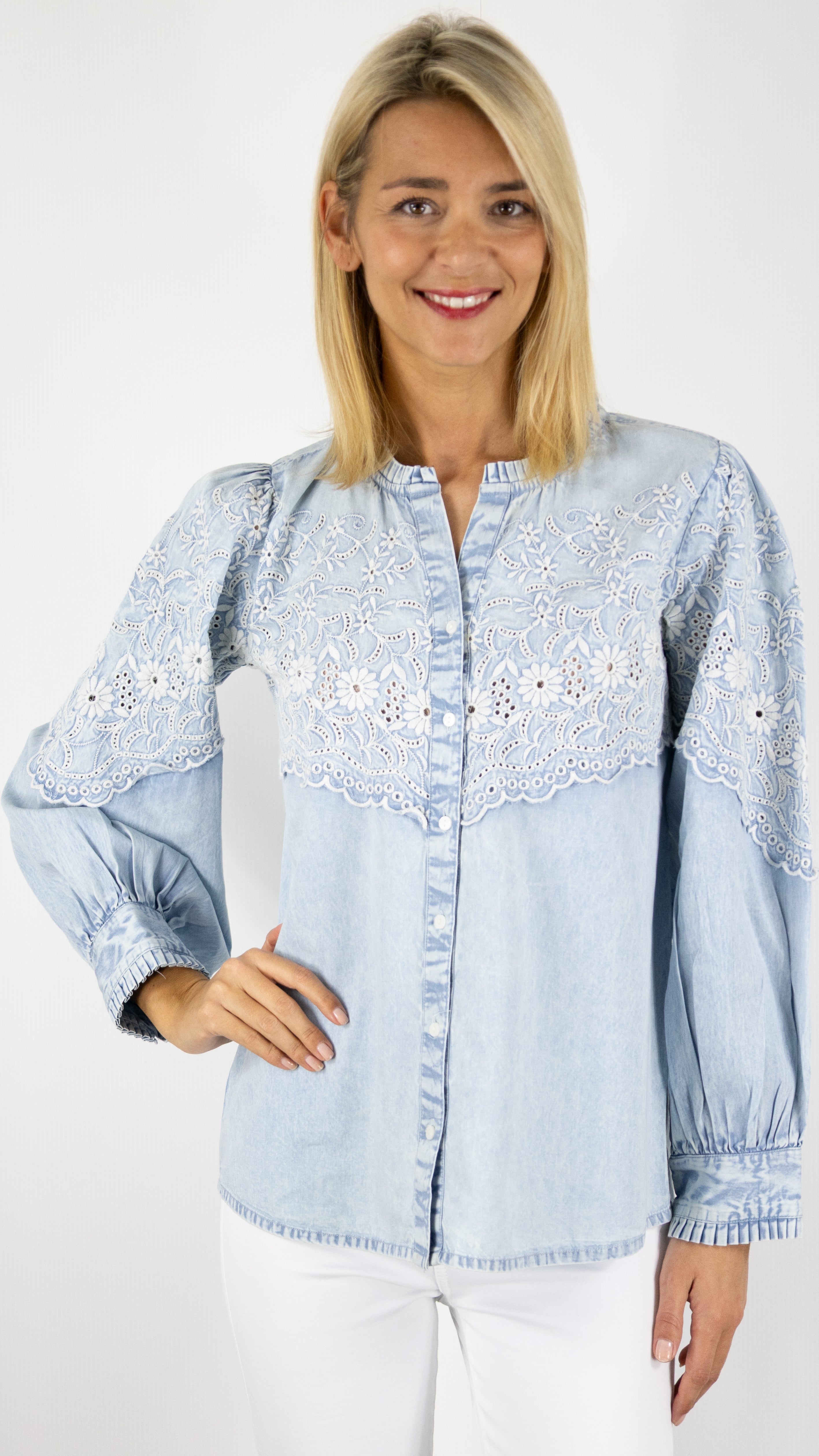 CHEMISE BRODEE CIEL ET CHAMBRAY STUDIO PARISIEN MIA 