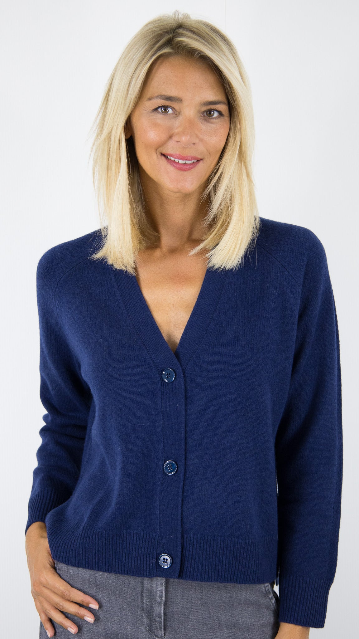 GILET V EN LAINE POUR FEMME MAUD ET SACHA MJF041W #COLOR_21045/NUIT MARINE