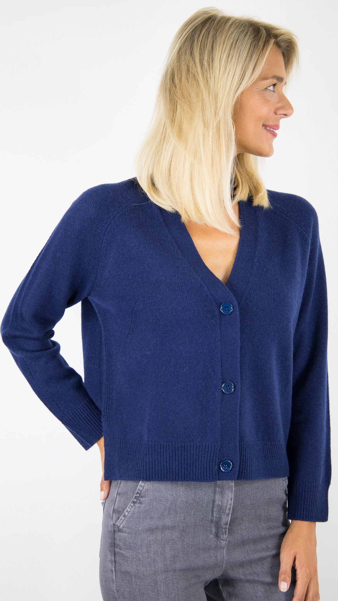 GILET V EN LAINE POUR FEMME MAUD ET SACHA MJF041W #COLOR_21045/NUIT MARINE