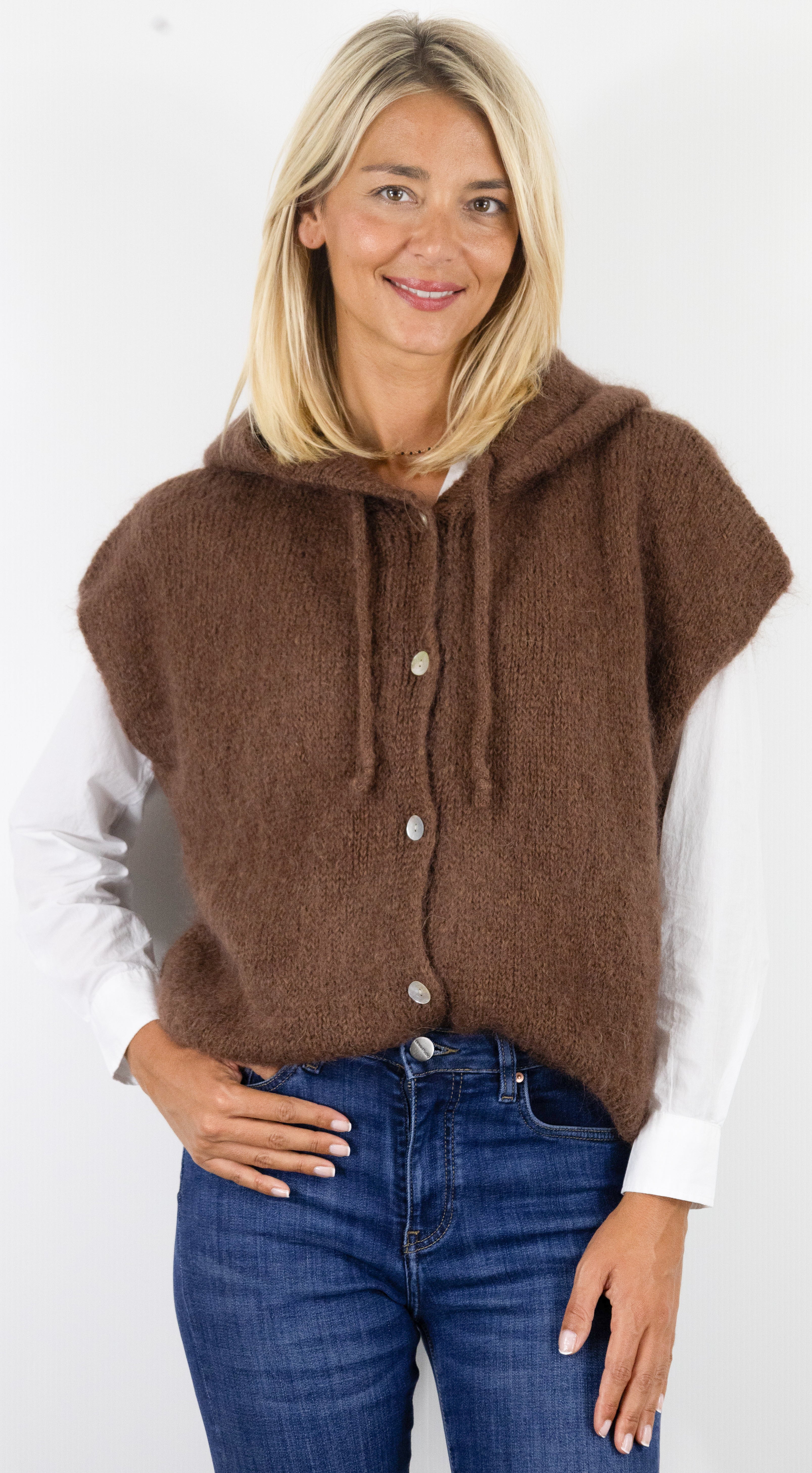 GILET SANS MANCHES A CAPUCHE POUR FEMME MN7743 NAIS#COLOR_CHOCO
