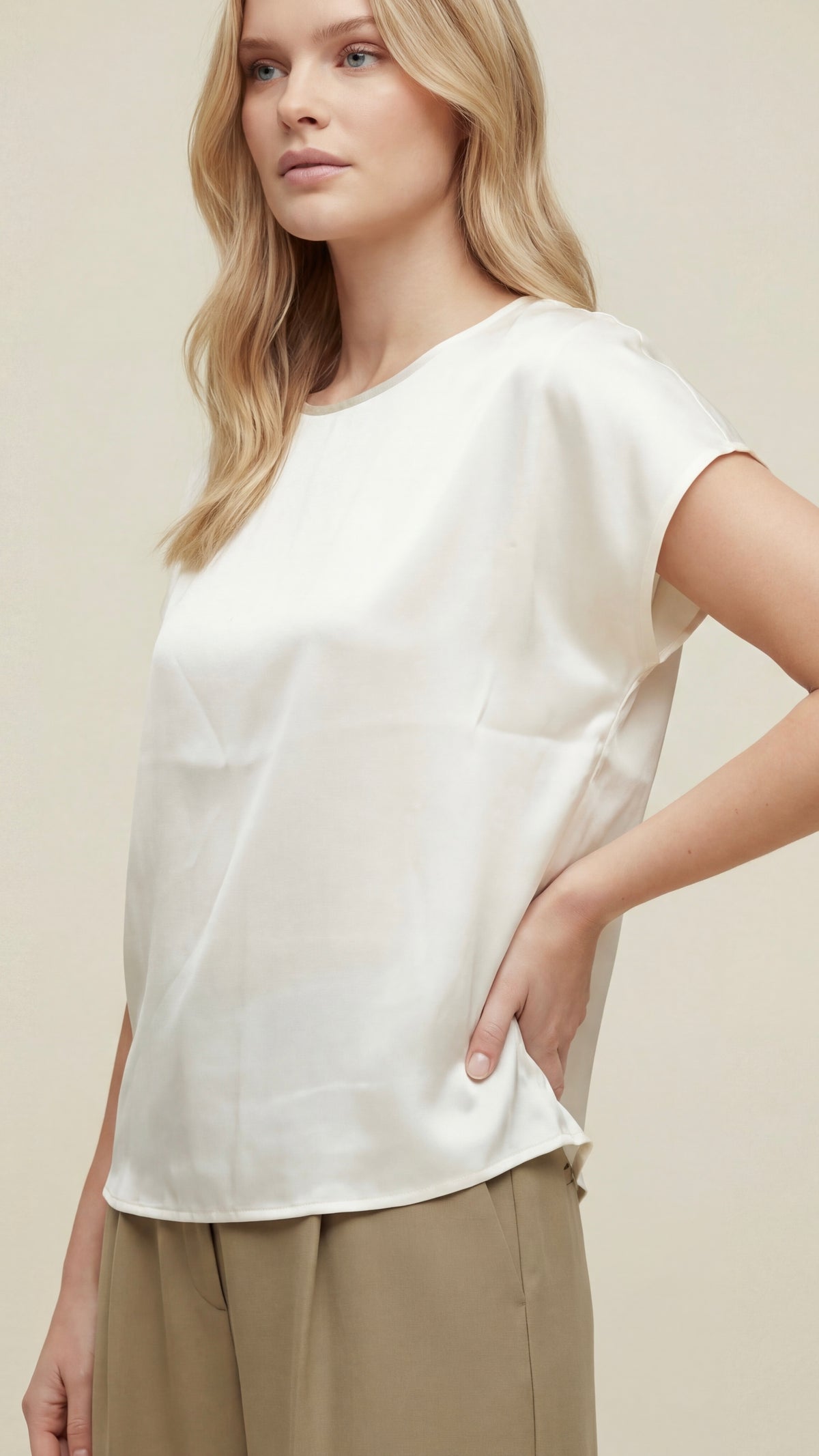 BLOUSE  MANCHES COURTES SATINEE CREME POUR FEMME SWEEWE 79342 
