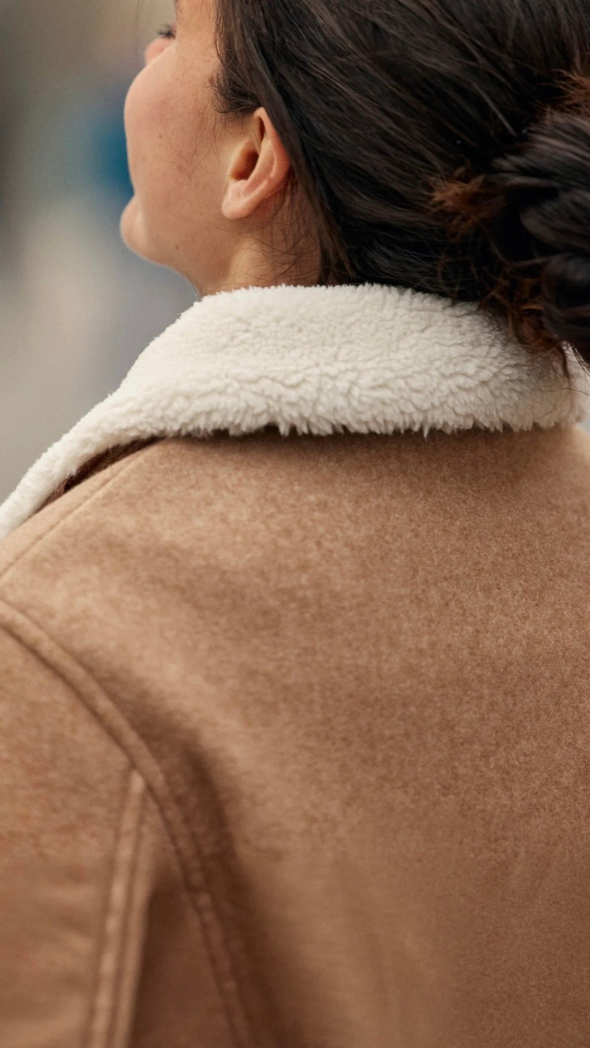 MANTEAU COURT AVEC COL FAUSSE FOURRURE POUR FEMME CAMEL LA PETITE ETOILE NATTIE