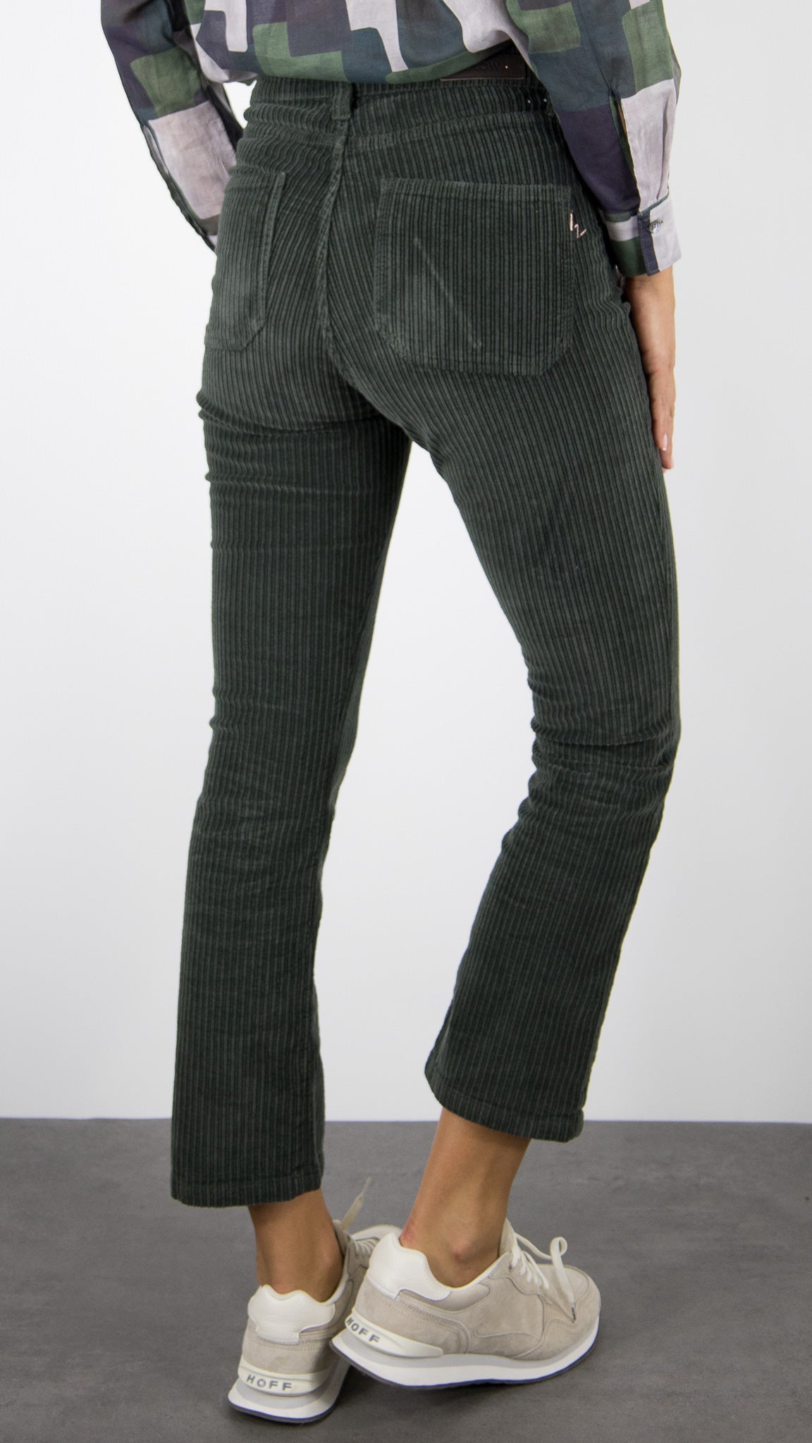 PANTALON EVASE 7/8 EN VELOURS COTELE POUR FEMME  ISLOW OLIVIA BIG CORD#COLOR_FEUILLE/VERT BOUTEILLE
