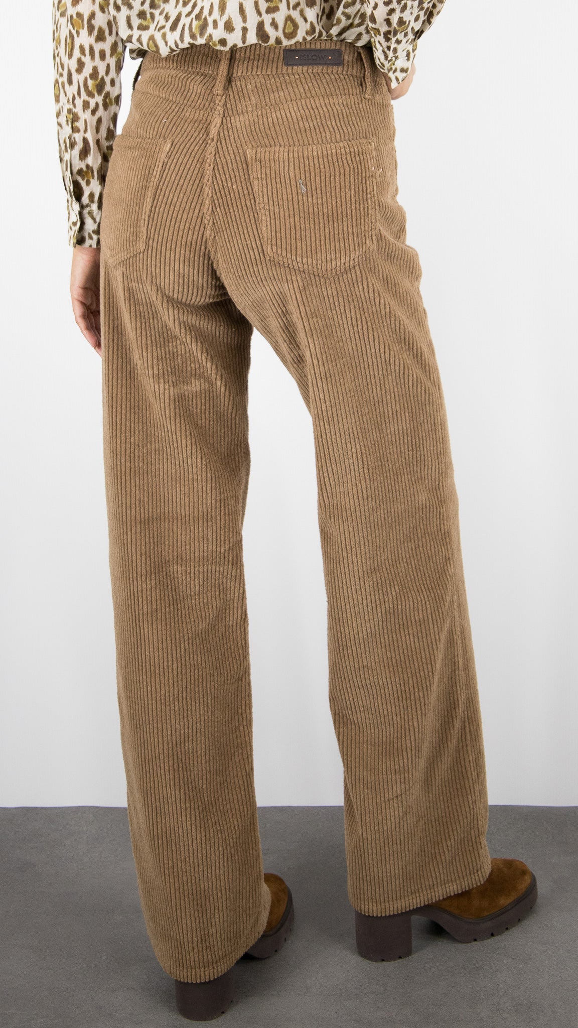 PANTALON LARGE VELOURS COTELE POUR FEMME ISLOW OSCAR CABLE CORD#COLOR_LAMA/CAMEL