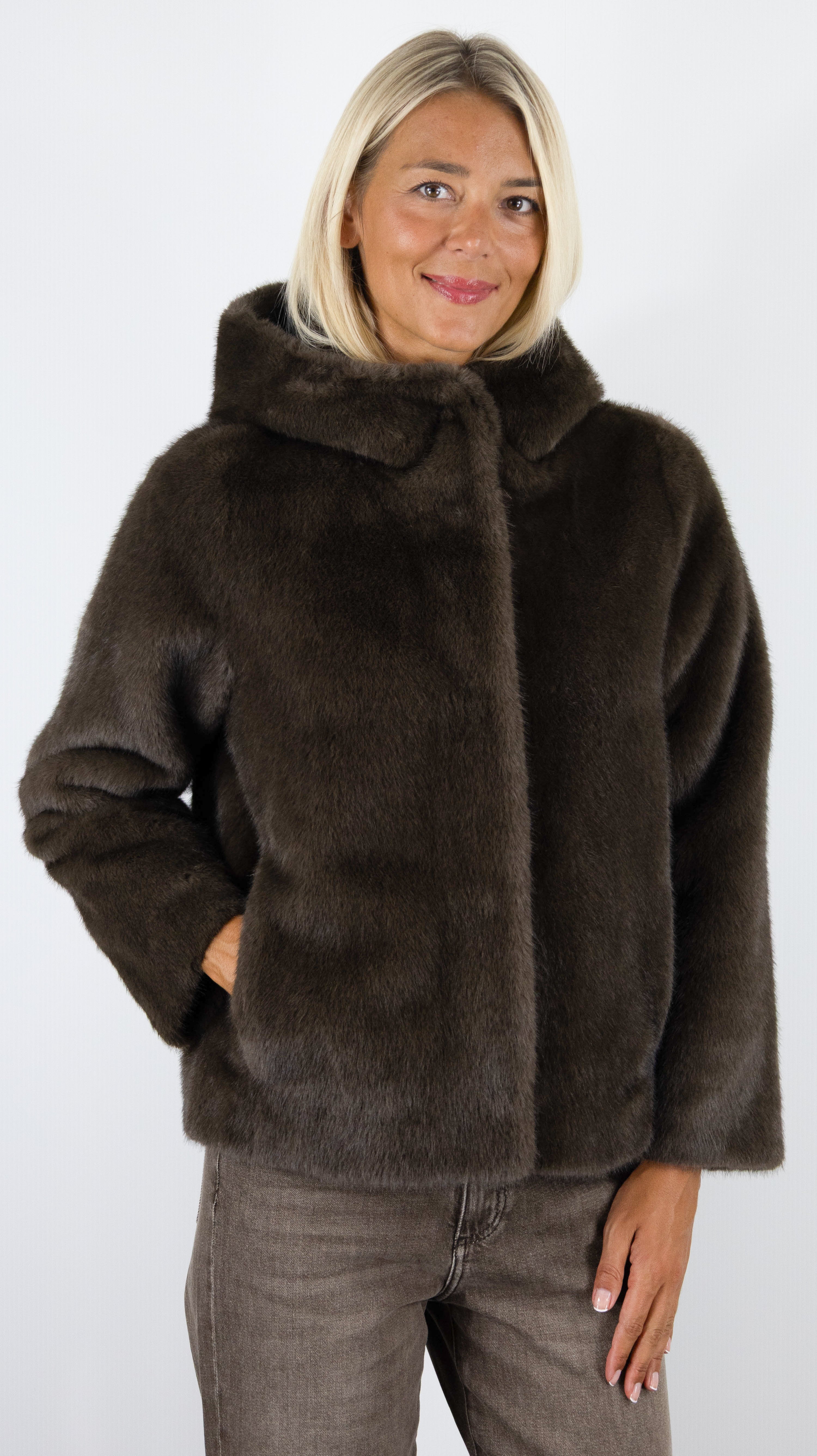 BLOUSON D'HIVER A CAPUCHE EN FAUSSE FOURRURE POUR FEMME GERARD DAREL AGATHE CIGARE CHOCO