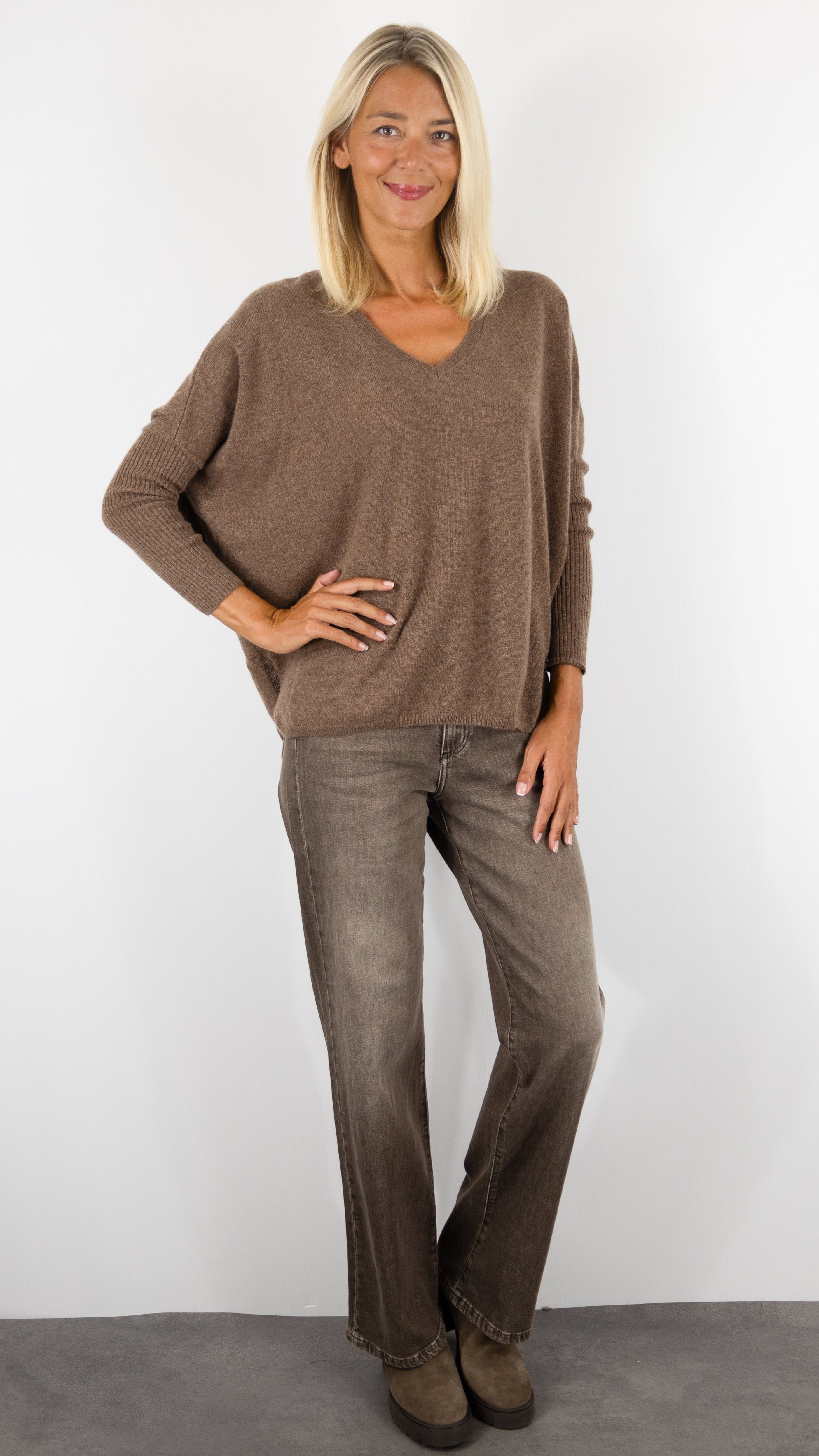 PULL OVERSIZE COL V POUR FEMME EN CACHEMIRE NOT SHY FAUSTINE#COLOR_CAFE AU LAIT 