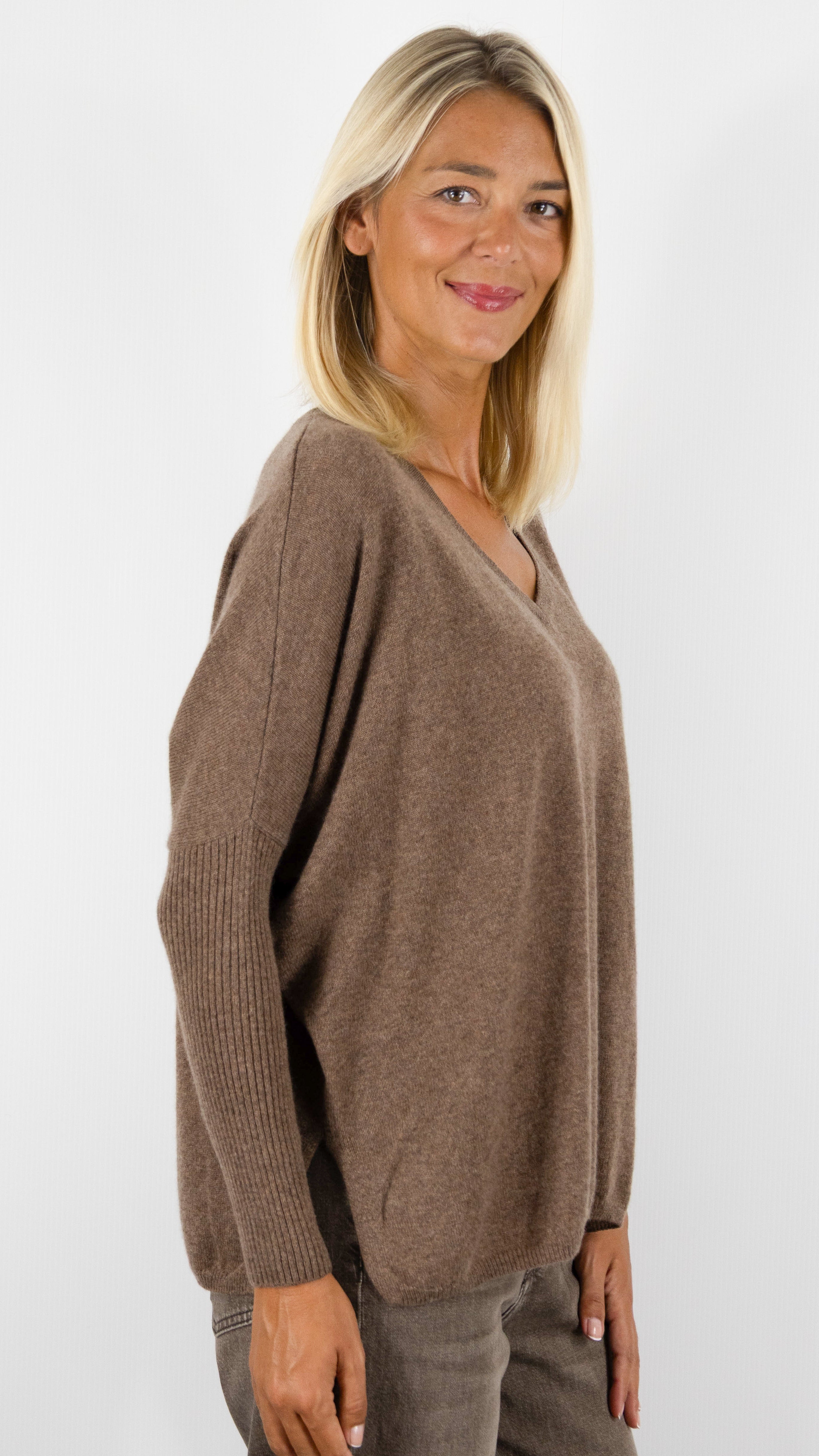 PULL OVERSIZE COL V POUR FEMME EN CACHEMIRE NOT SHY FAUSTINE#COLOR_CAFE AU LAIT 