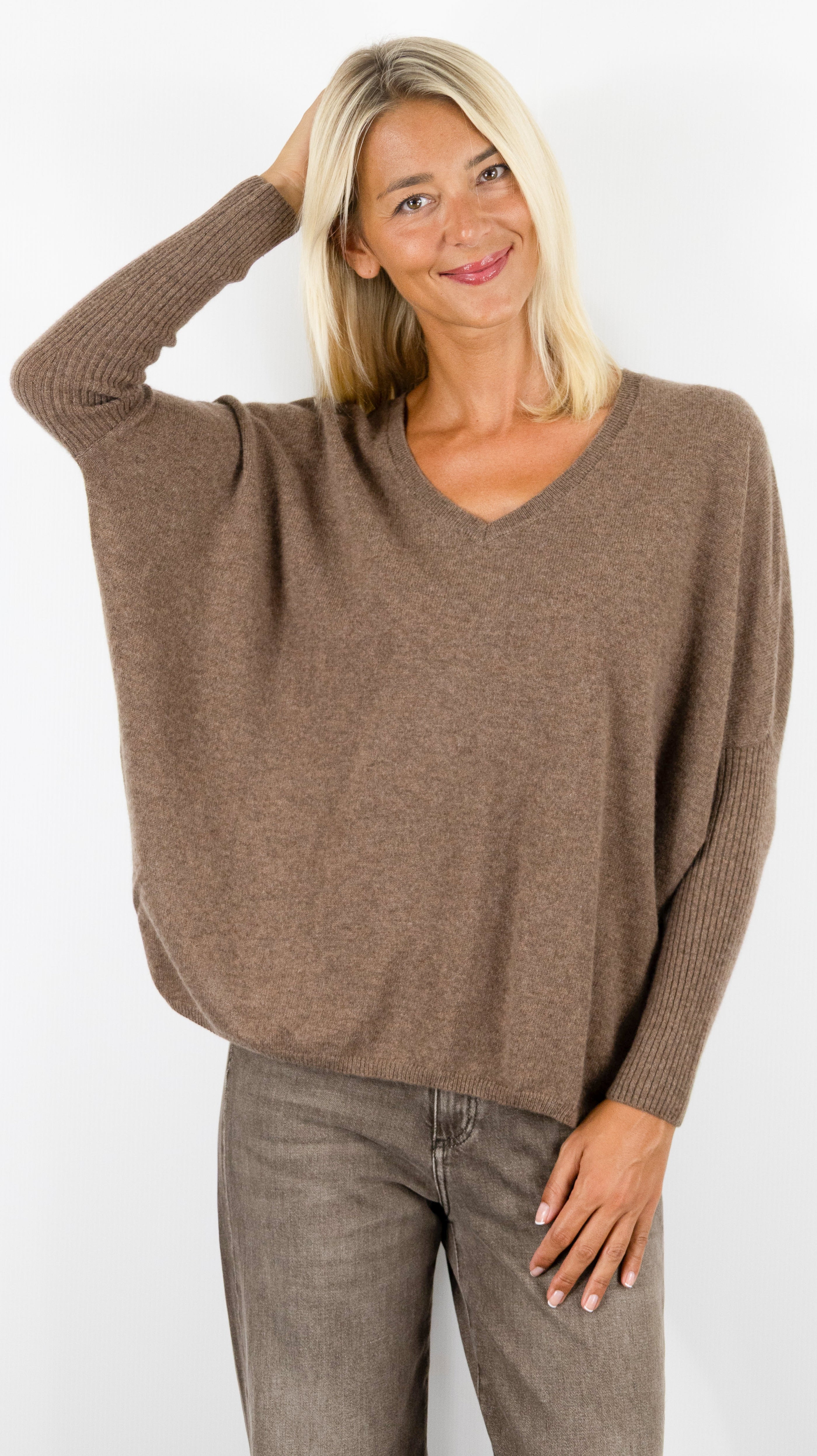 PULL OVERSIZE COL V POUR FEMME EN CACHEMIRE NOT SHY FAUSTINE#COLOR_CAFE AU LAIT 