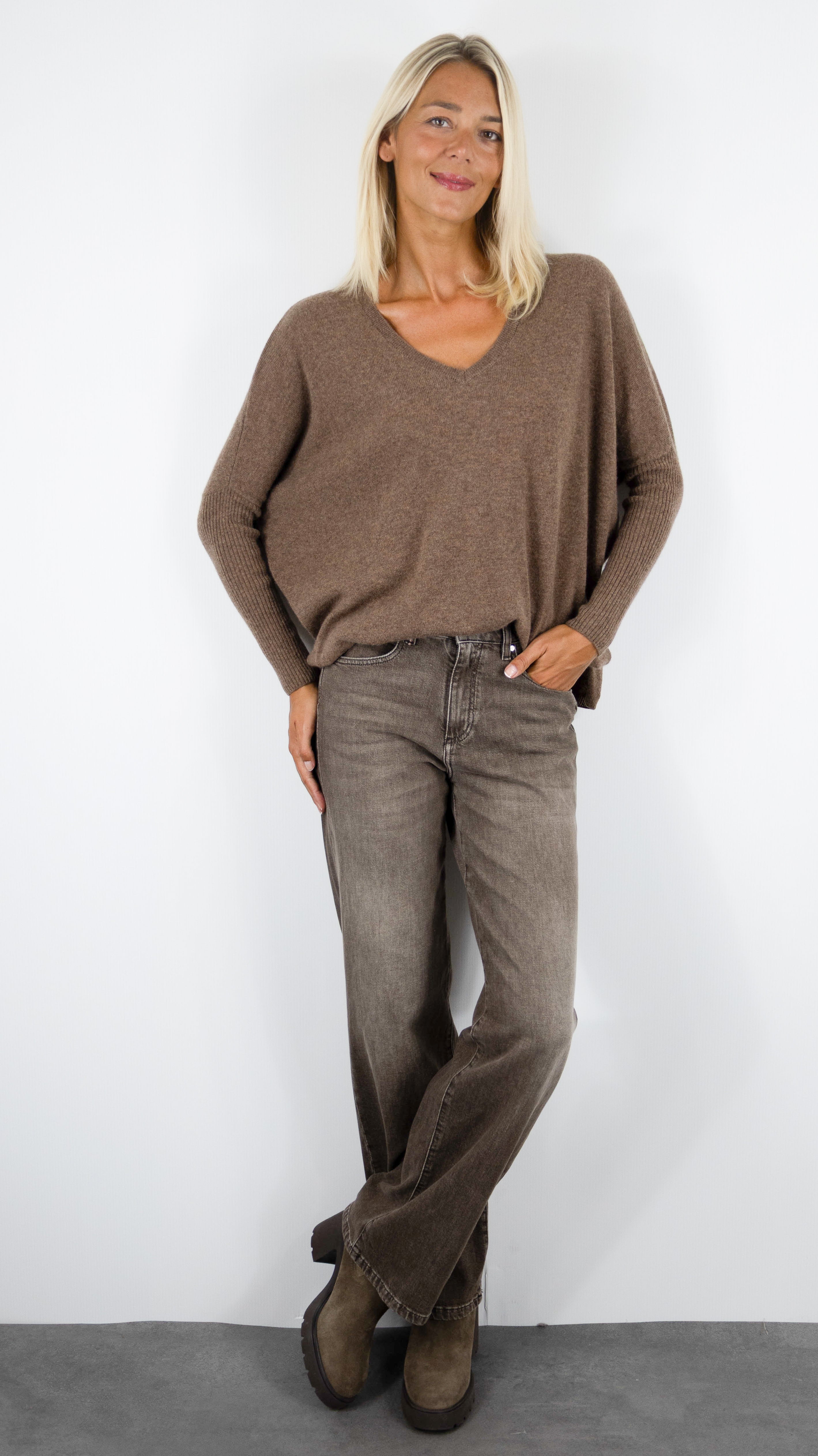 PULL OVERSIZE COL V POUR FEMME EN CACHEMIRE NOT SHY FAUSTINE#COLOR_CAFE AU LAIT 