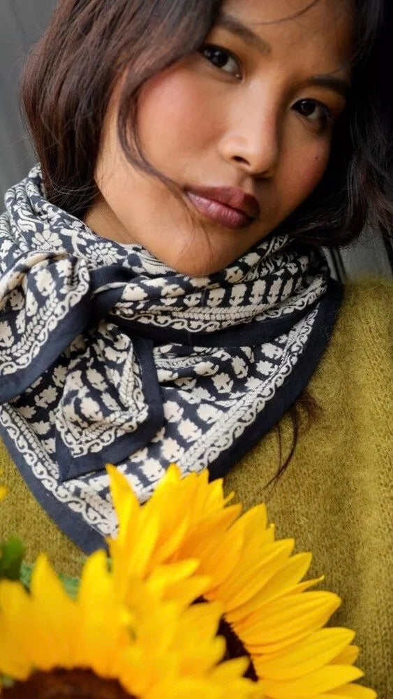 FOULARD IMPRIME FLORAUX EN COTON BELLEMME PENNY#COLOR_ENCRE