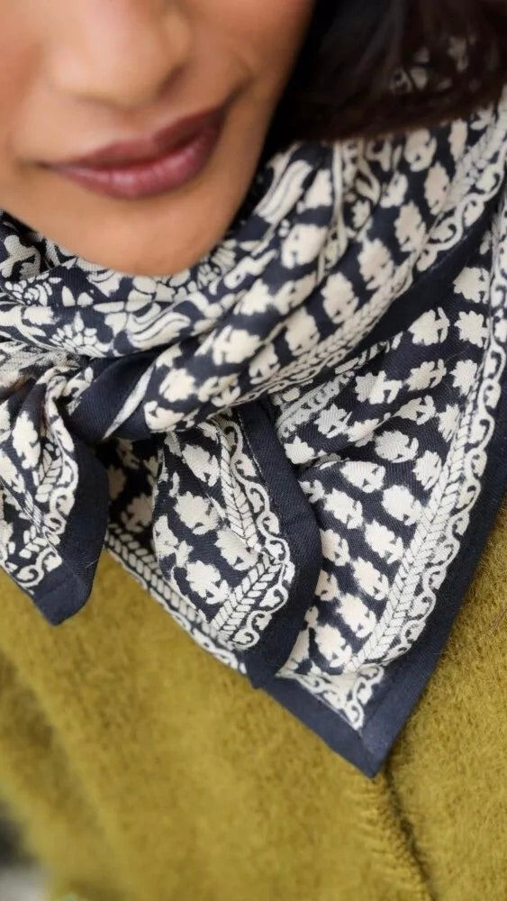 FOULARD IMPRIME FLORAUX EN COTON BELLEMME PENNY#COLOR_ENCRE