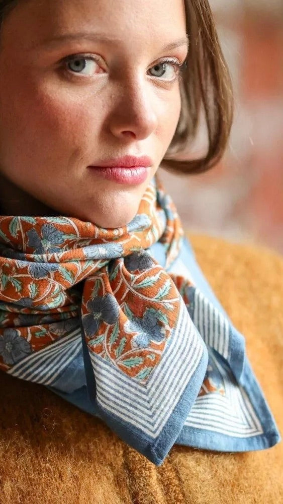 FOULARD IMPRIMÉ FLEURI BRIQUE CIEL 100% COTON FEMME PIA BELLEMME