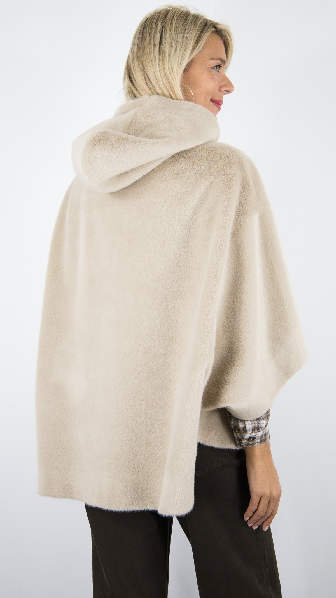 CAPE AMPLE A CAPUCHE EN FAUSSE FOURRURE LOU ANDREA PM 918#COLOR_1500/BEIGE