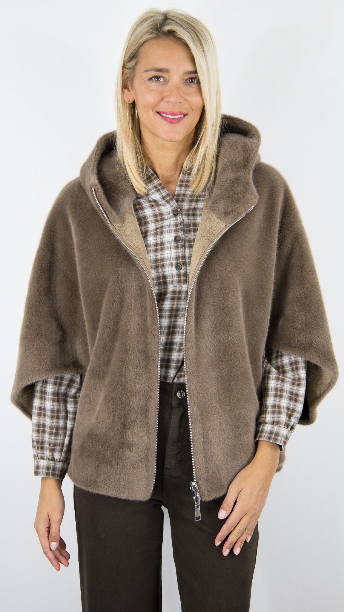 CAPE AMPLE A CAPUCHE EN FAUSSE FOURRURE LOU ANDREA PM 918#COLOR_MOKA/ECUREUIL