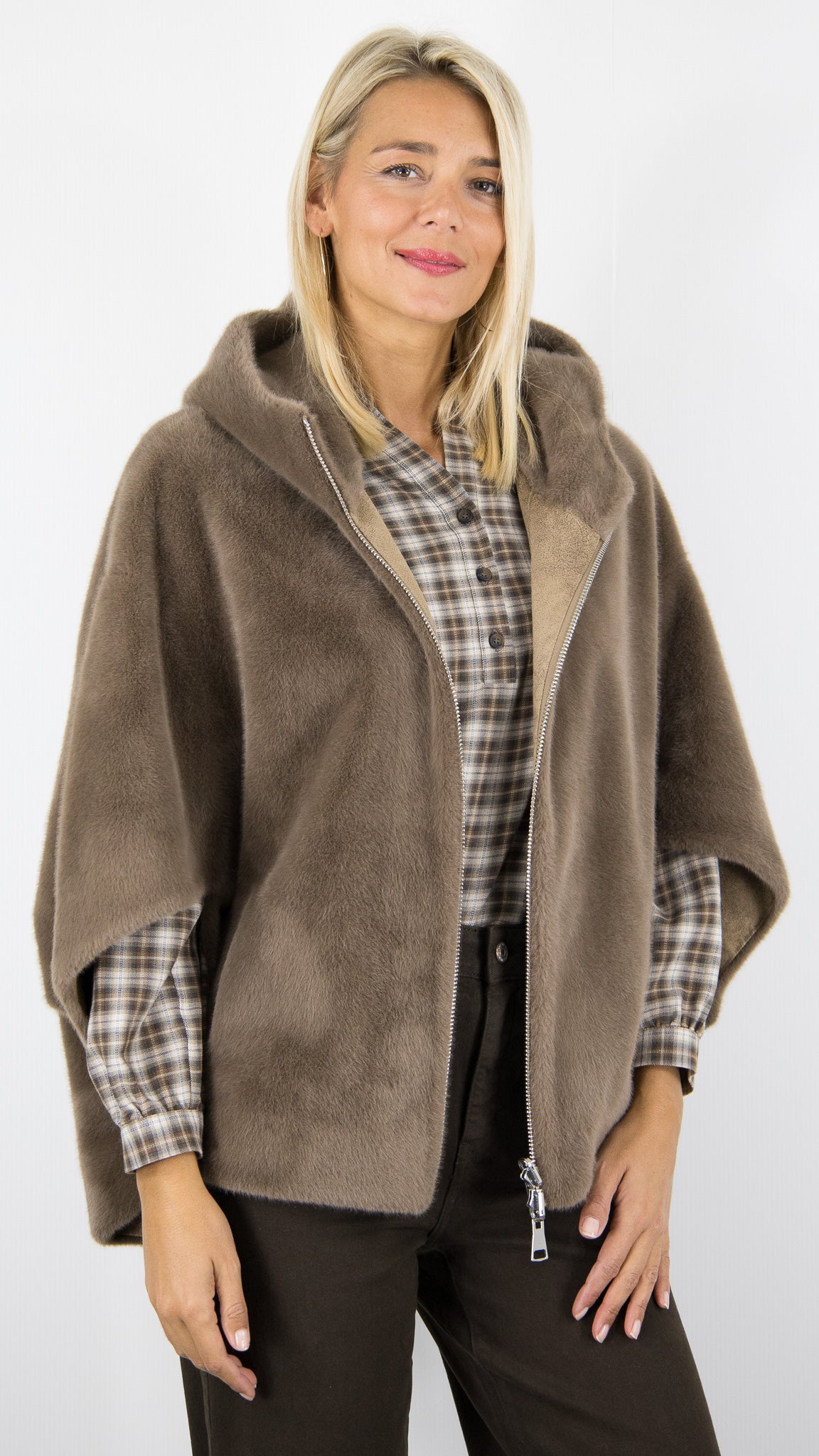CAPE AMPLE A CAPUCHE EN FAUSSE FOURRURE LOU ANDREA PM 918#COLOR_MOKA/ECUREUIL