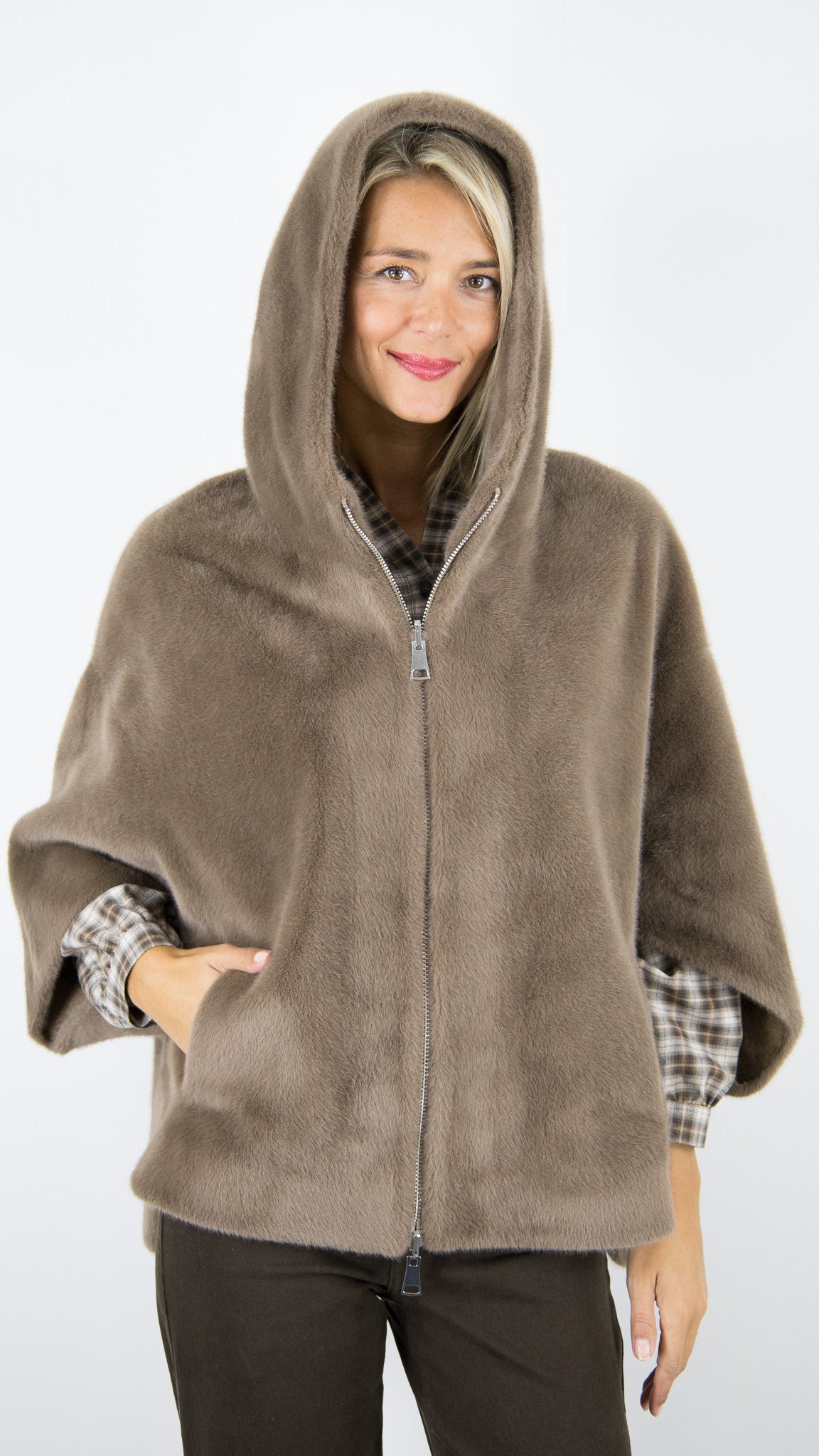 CAPE AMPLE A CAPUCHE EN FAUSSE FOURRURE LOU ANDREA PM 918#COLOR_MOKA/ECUREUIL