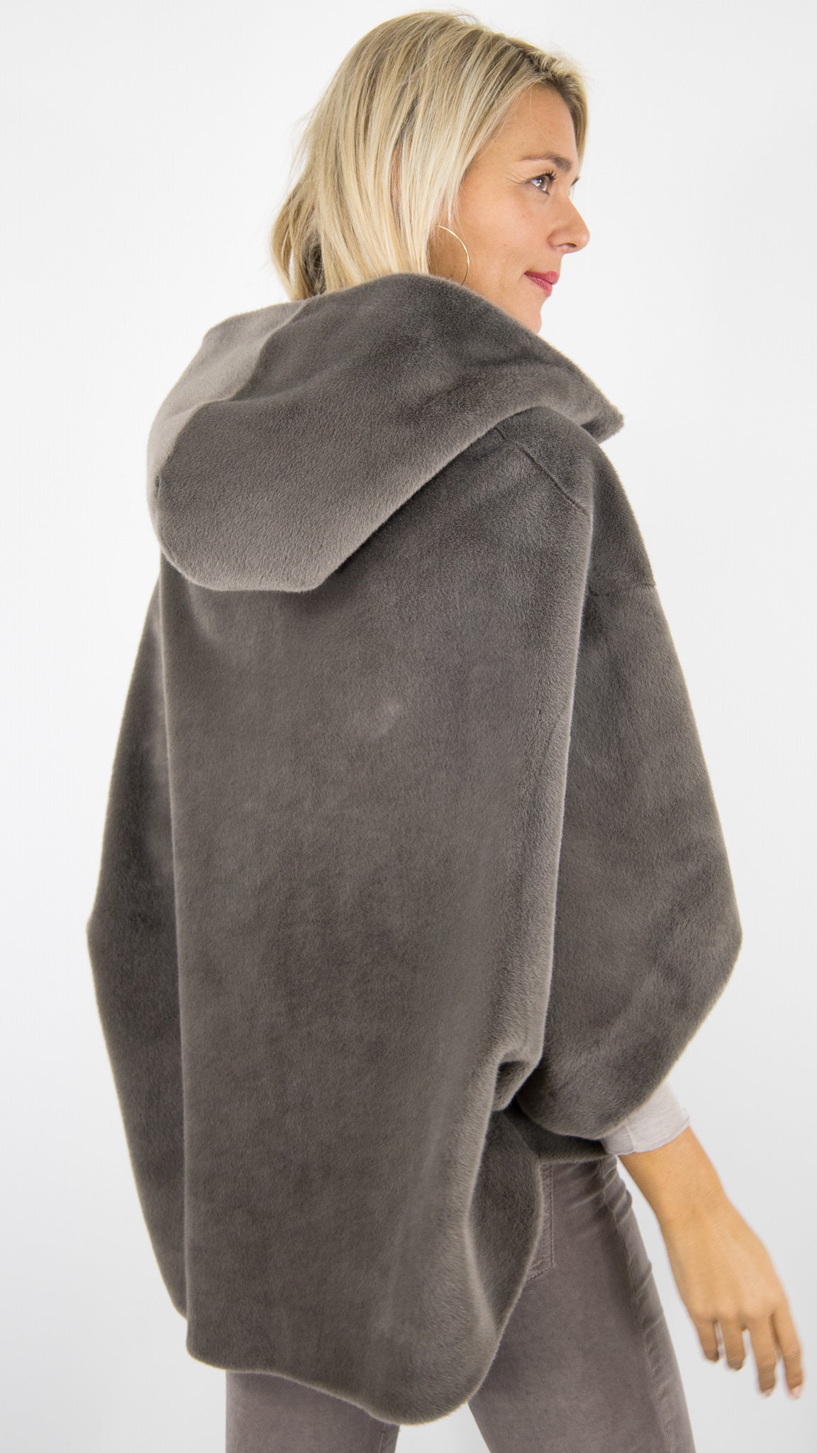 CAPE AMPLE A CAPUCHE EN FAUSSE FOURRURE LOU ANDREA PM 918#COLOR_15/TAUPE