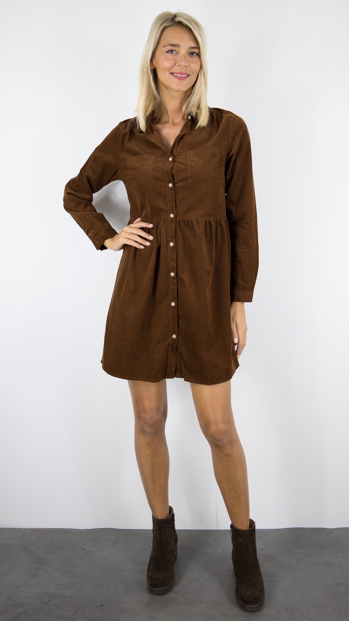 ROBE EVASEE EN VELOURS IN APRIL 1986 R5932#COLOR_CAMEL