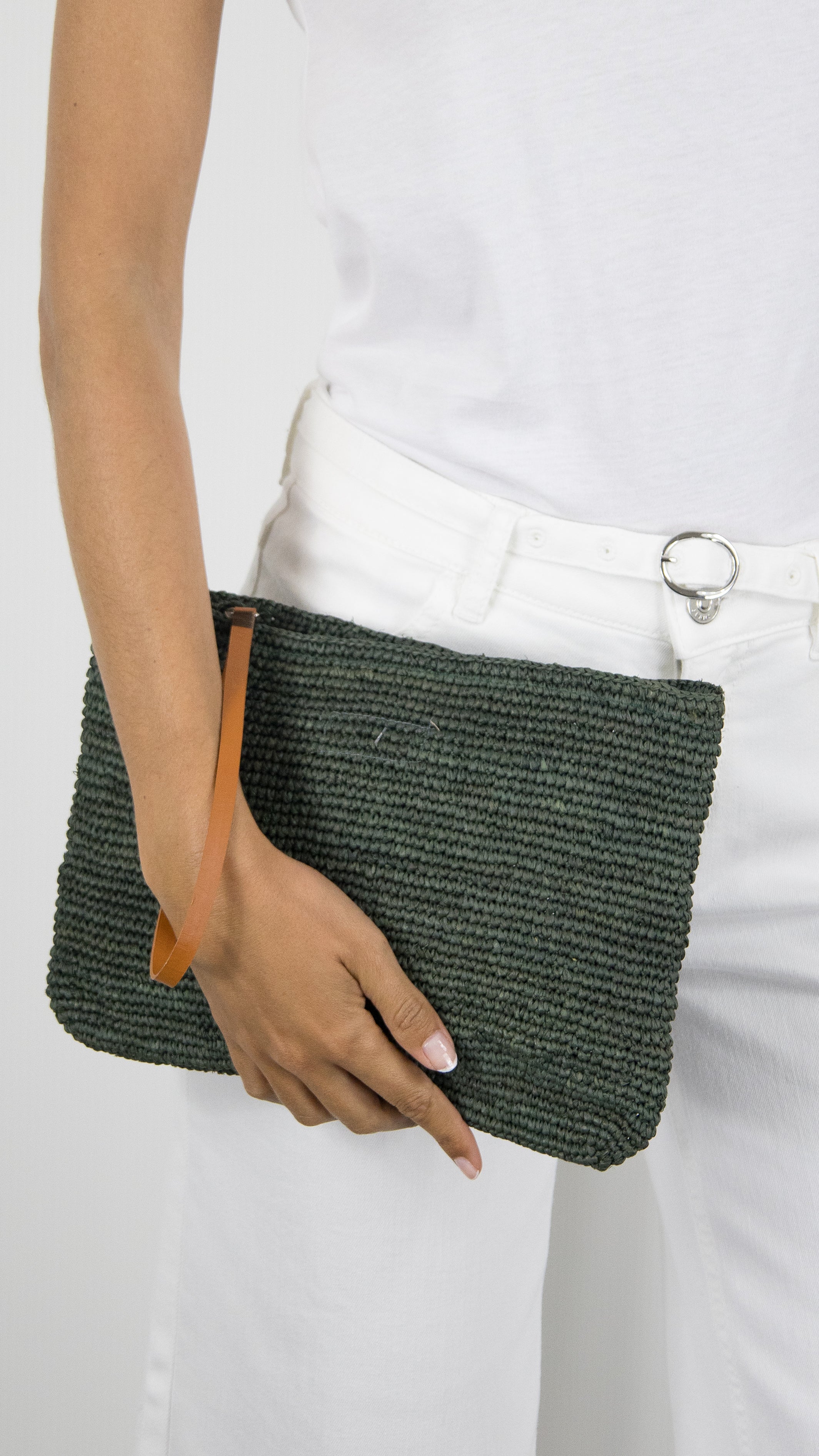 POCHETTE EN RAPHIA NATURELLE SOVANI TIHANA#COLOR_04/KAKI