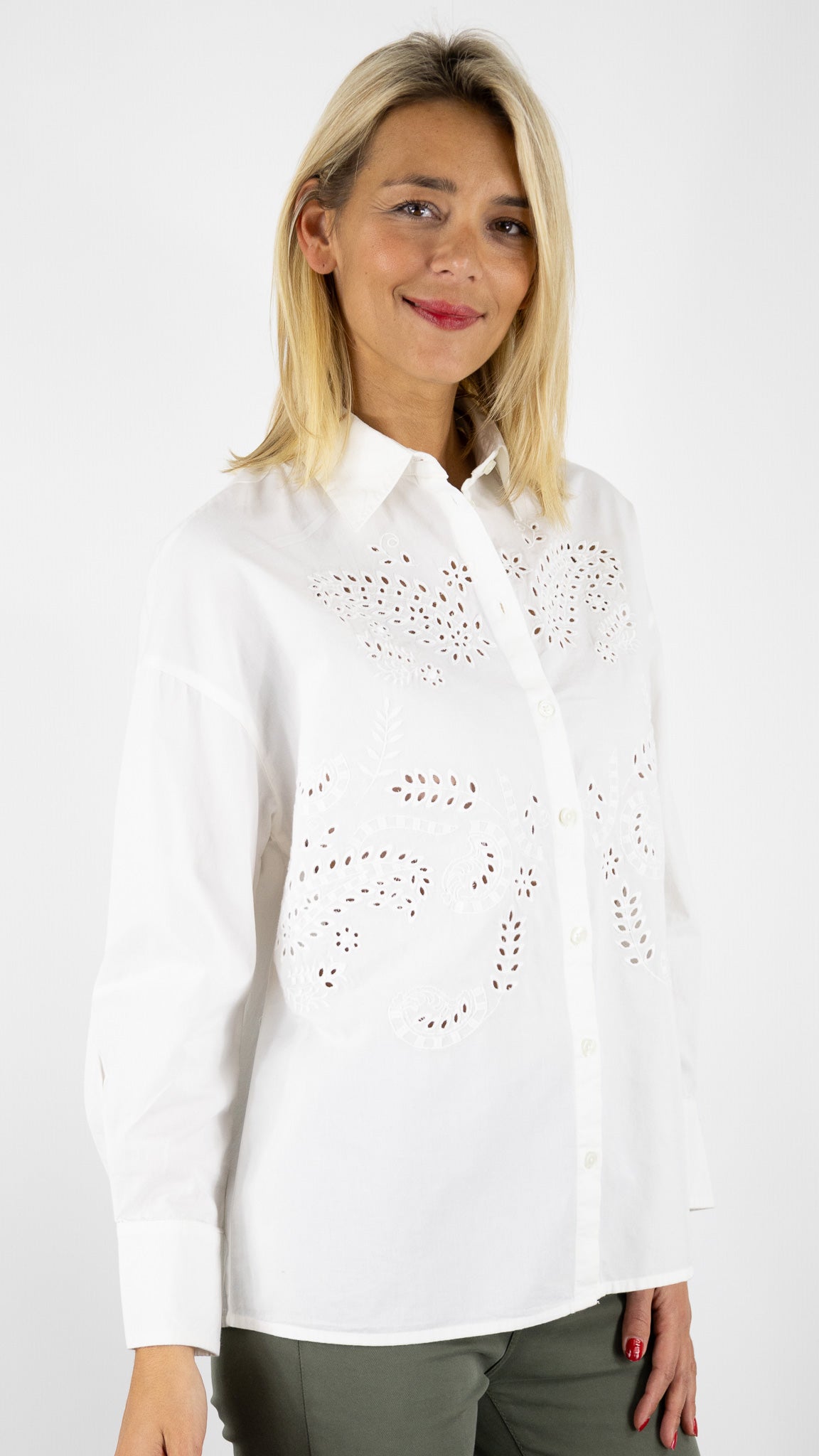 CHEMISE BLANCHE AVEC BRODERIES AJOURÉES EN COTON SOASIA AN'GE