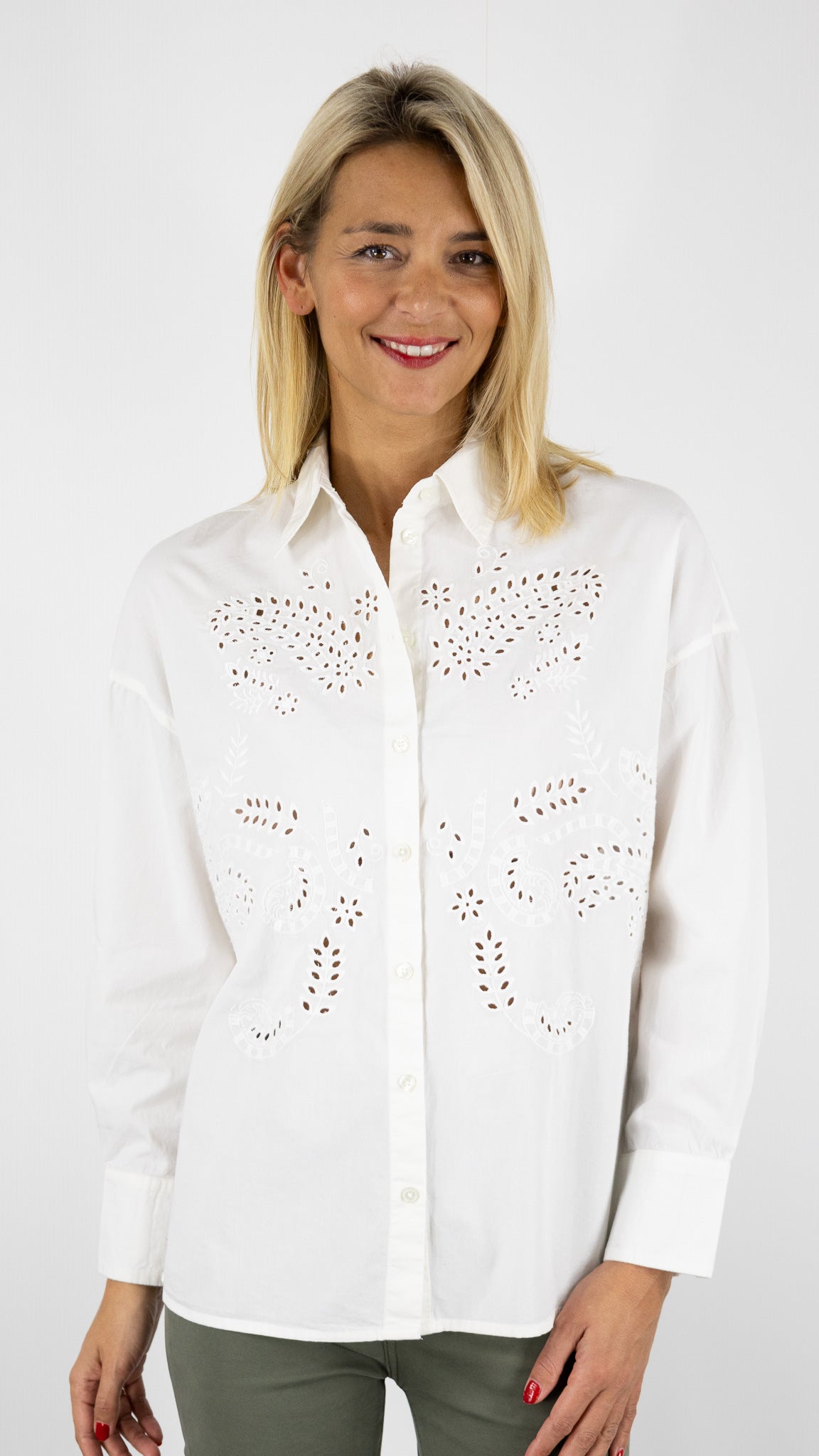 CHEMISE BLANCHE AVEC BRODERIES AJOURÉES EN COTON SOASIA AN'GE