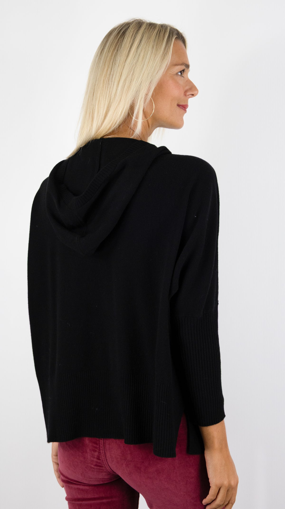 PULL AMPLE A CAPUCHE POUR FEMME MAUD ET SACHA CW24M29K#COLOR_CW041/NOIR