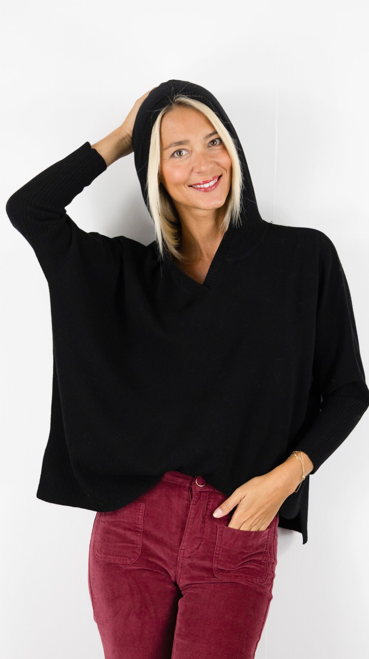 PULL AMPLE A CAPUCHE POUR FEMME MAUD ET SACHA CW24M29K#COLOR_CW041/NOIR