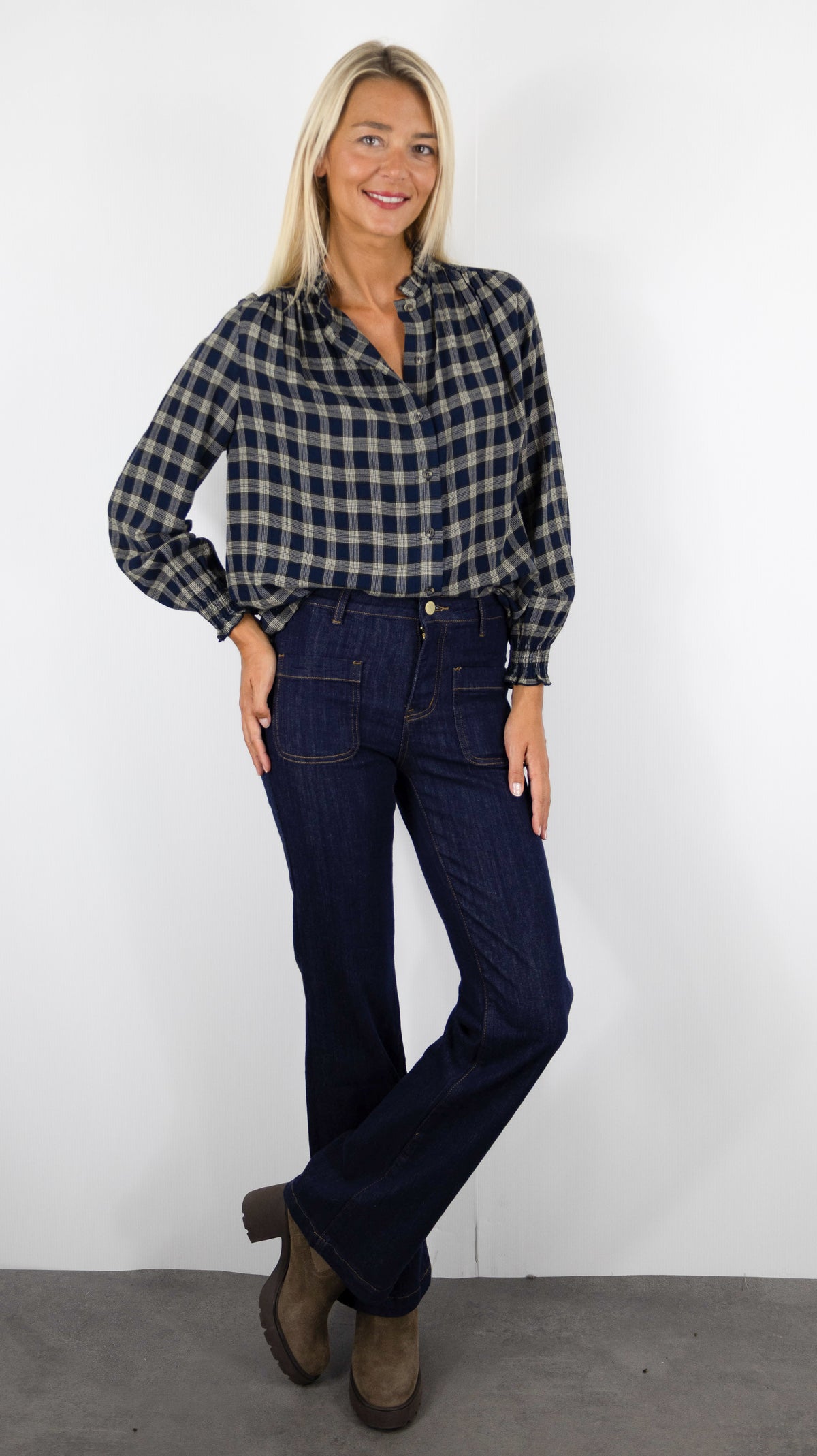 CHEMISE SMOCKEE A CARREAUX MARINE COL MONTANT VOLANTE POUR FEMME GERARD DAREL LOTTE