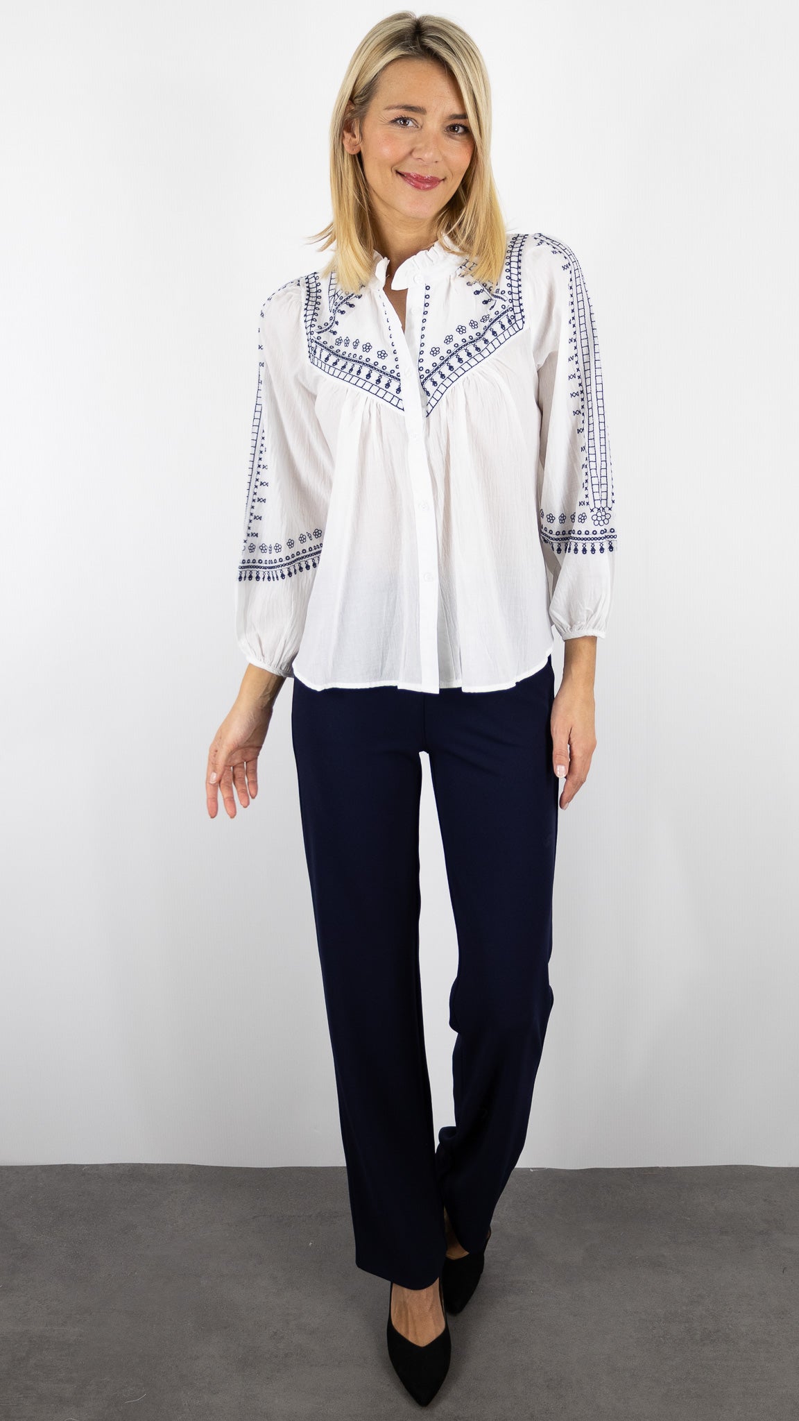 BLOUSE COL MONTANT VOLANTE BRODEE FEMME SW726 VOUS 020879#color_BLANC