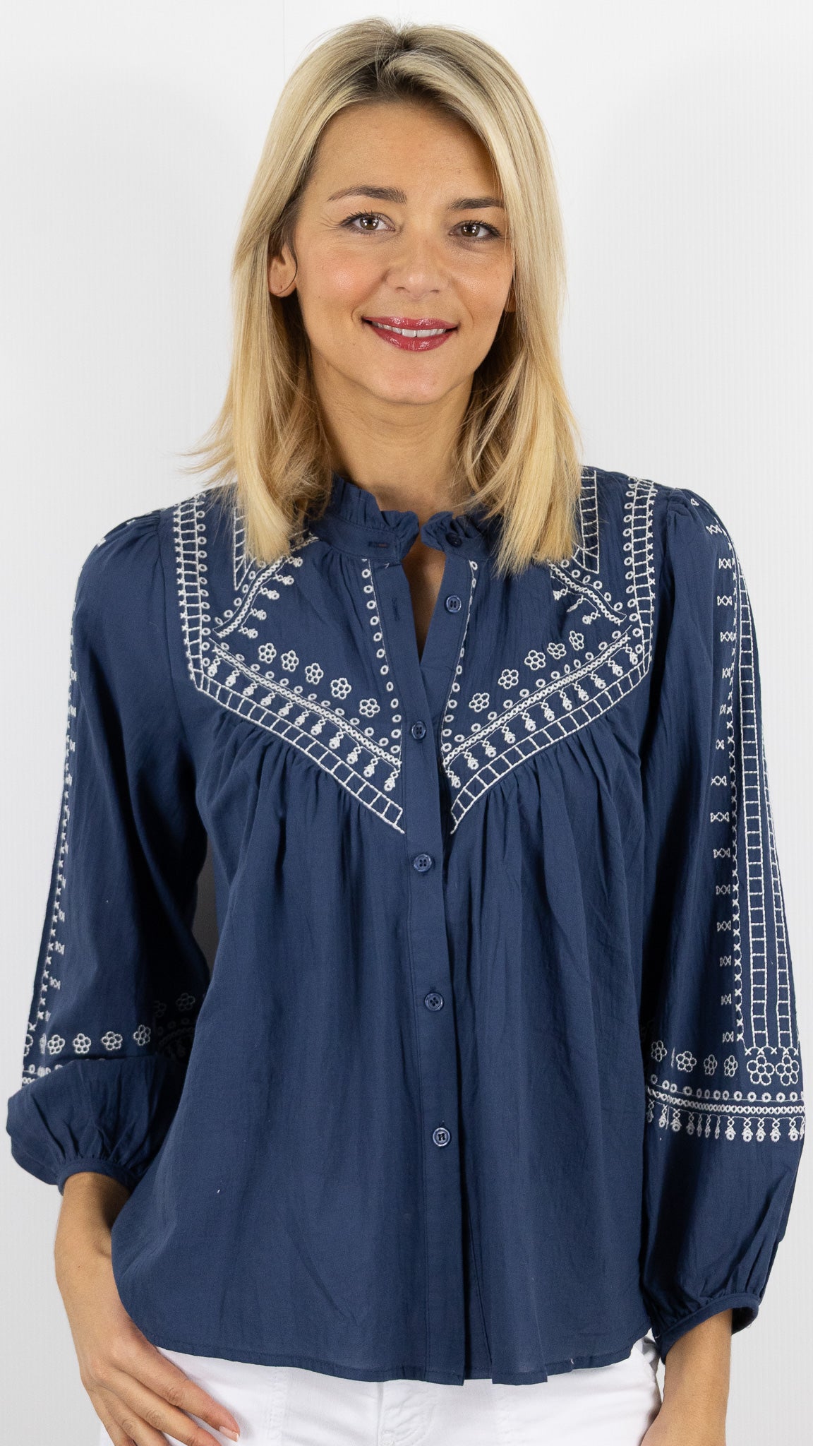 BLOUSE COL MONTANT VOLANTE BRODEE FEMME SW726 VOUS 020879#color_BLEU